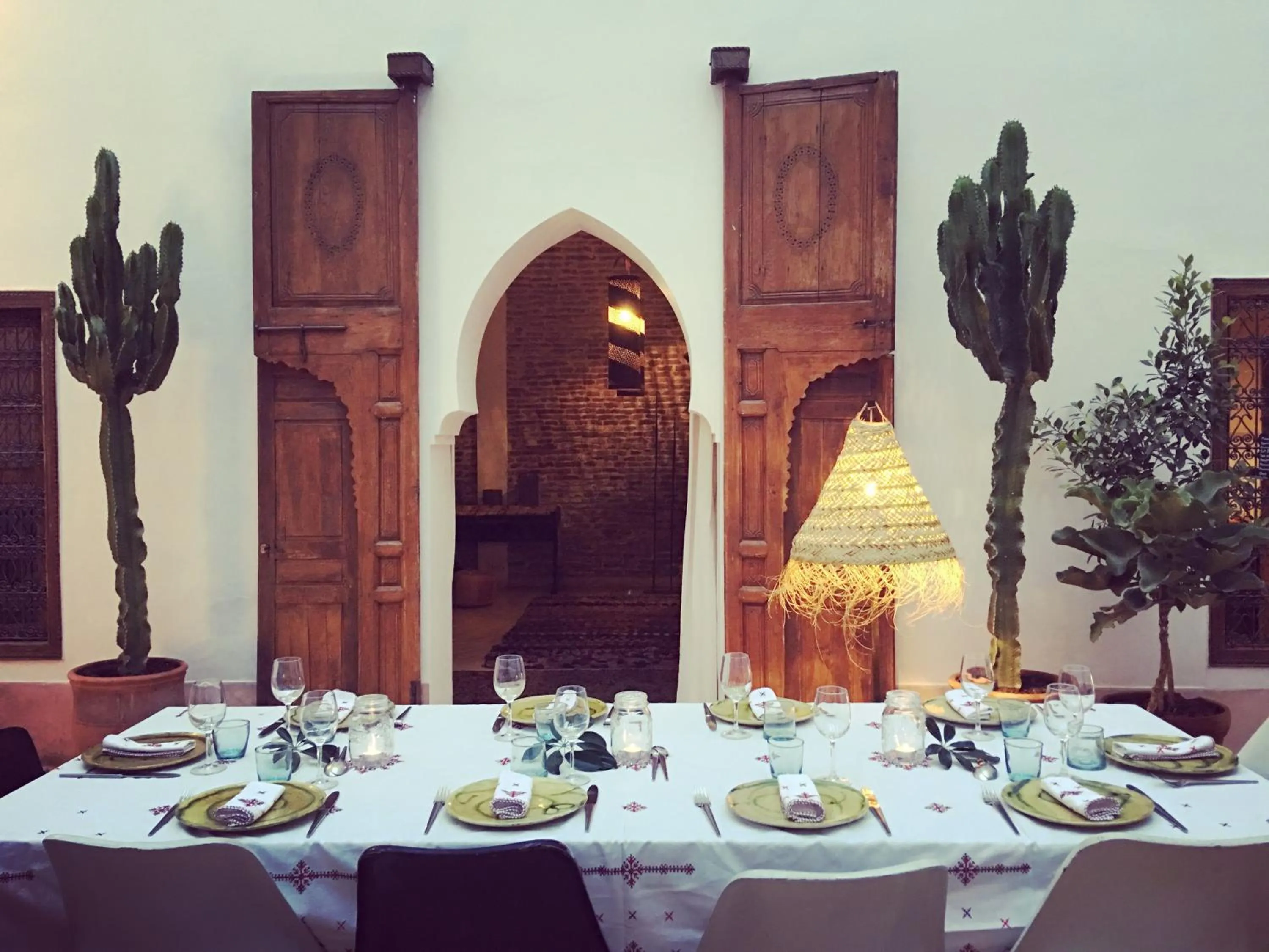 Restaurant/places to eat in Riad UP