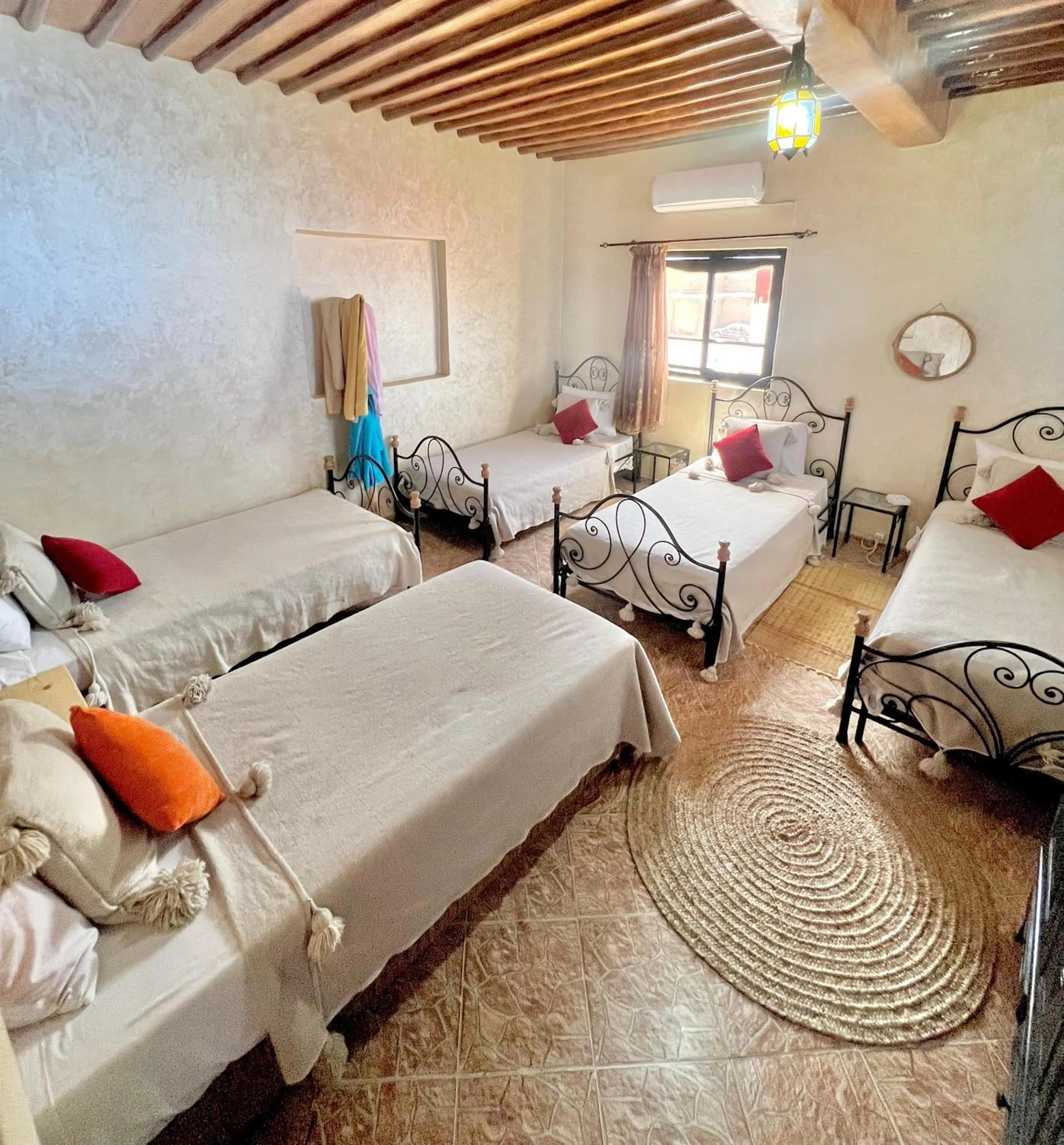 Photo of the whole room, Bed in Original Surf Morocco