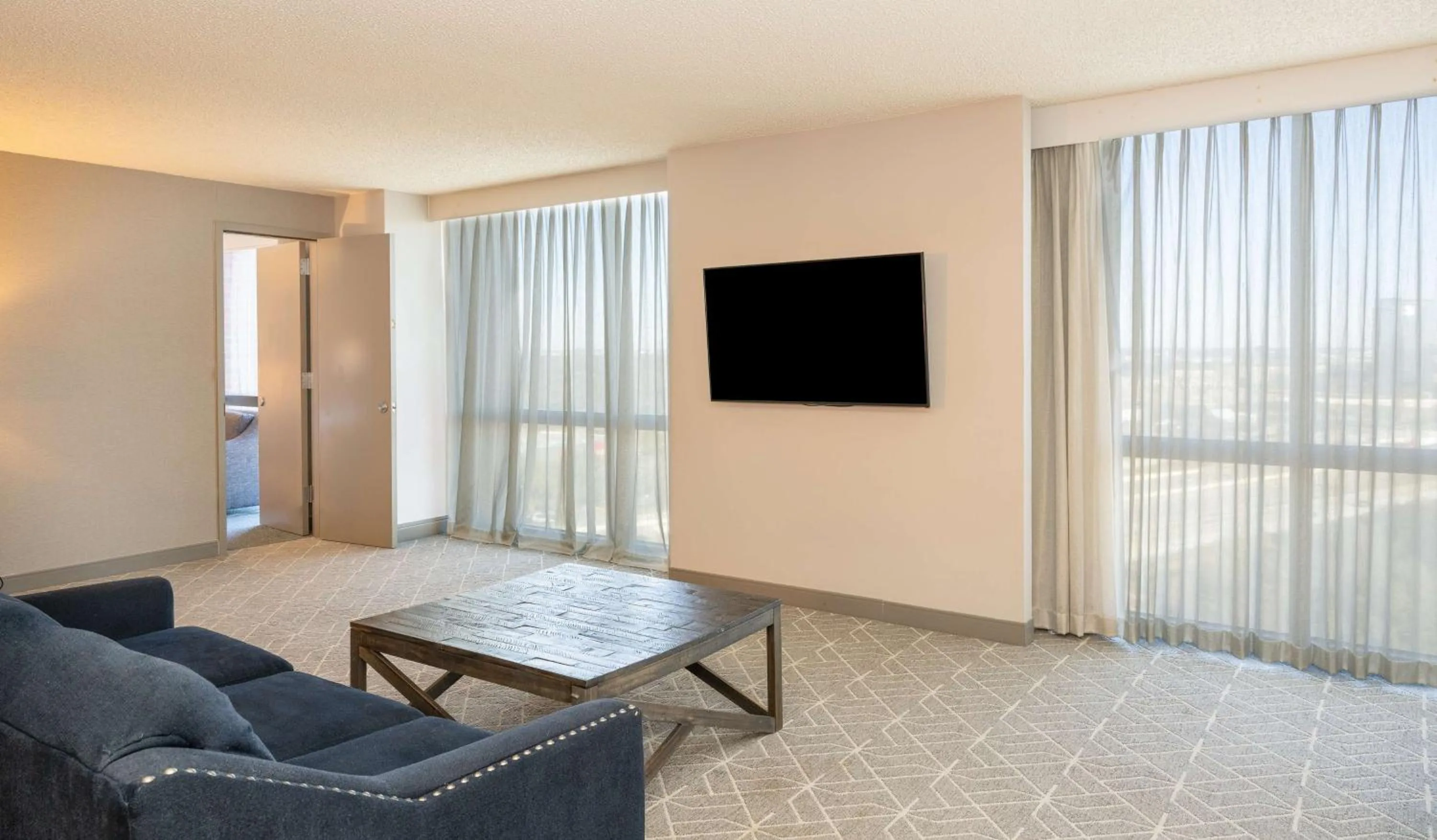 Living room, Bed in Hilton Richardson Dallas, TX