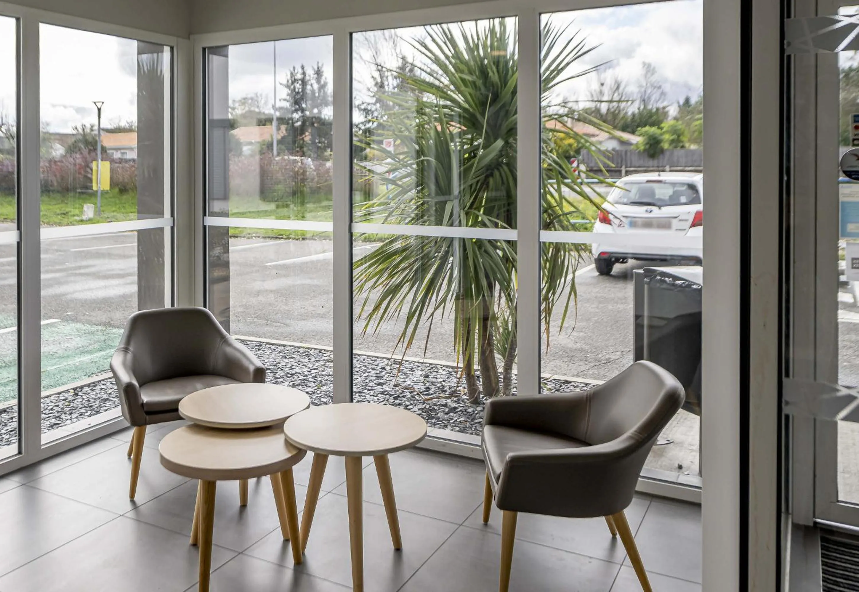 Seating area in B&B HOTEL Bordeaux Le Haillan 3 étoiles