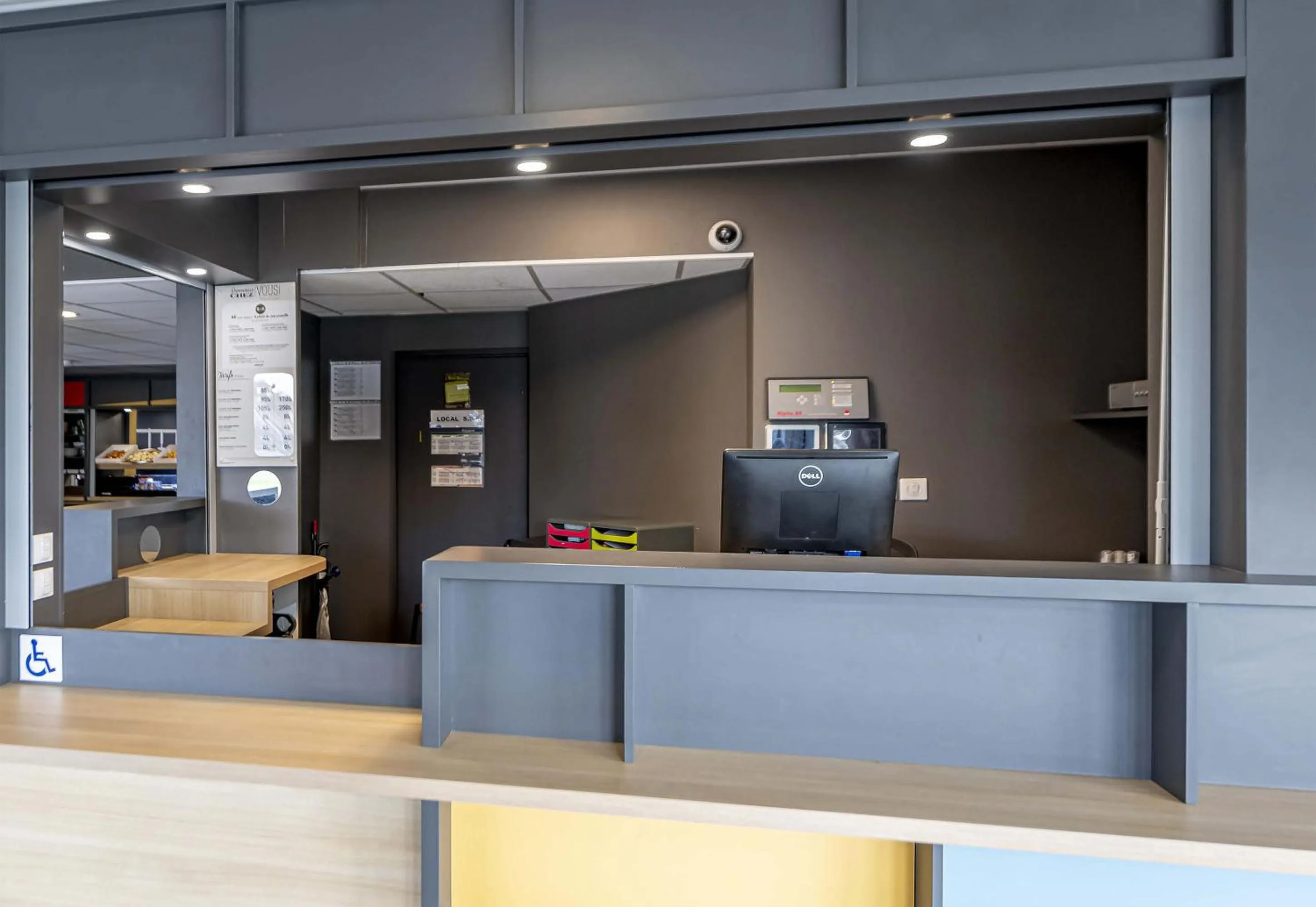 Lobby or reception in B&B HOTEL Bordeaux Le Haillan 3 étoiles