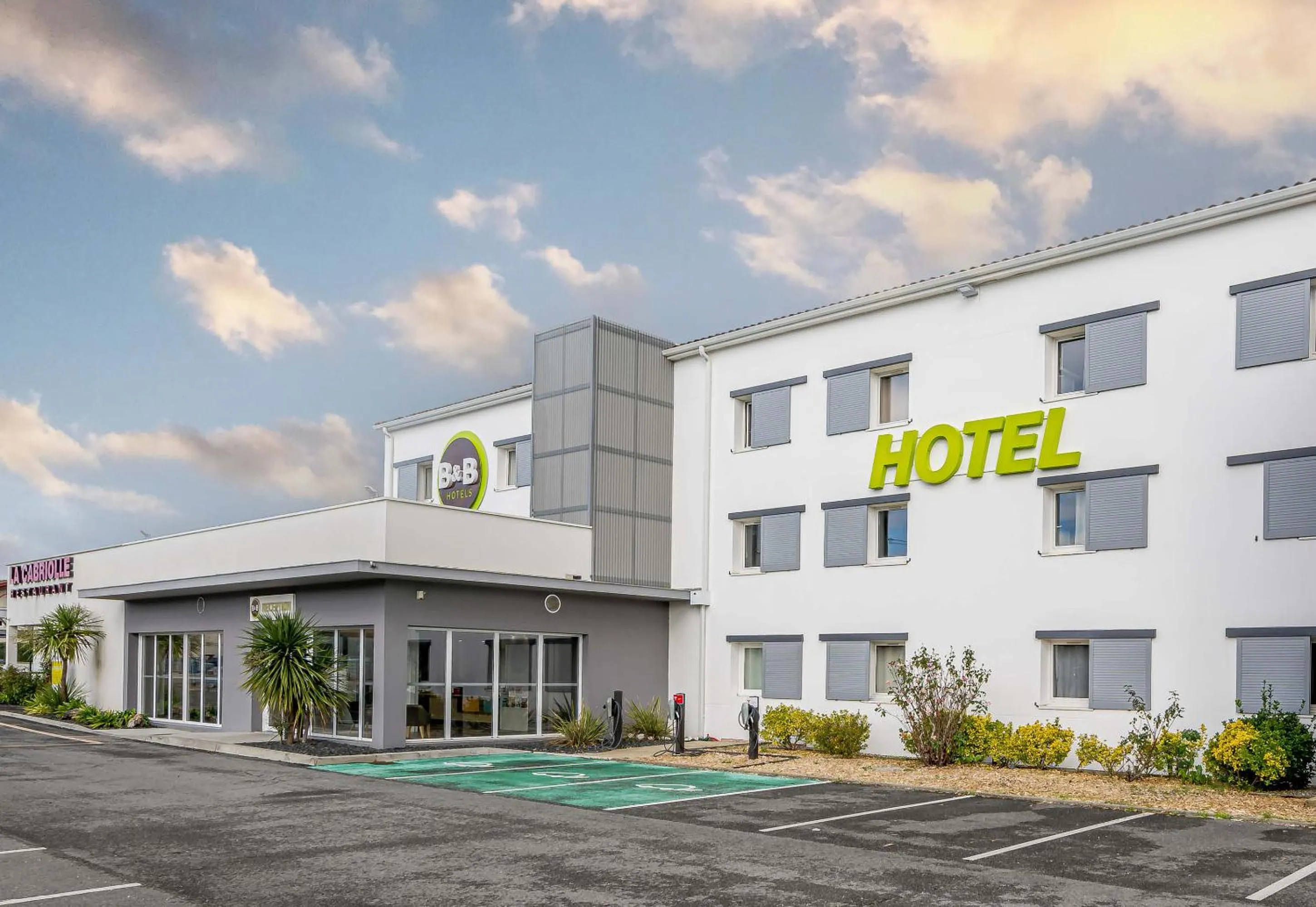 Property building in B&B HOTEL Bordeaux Le Haillan 3 étoiles