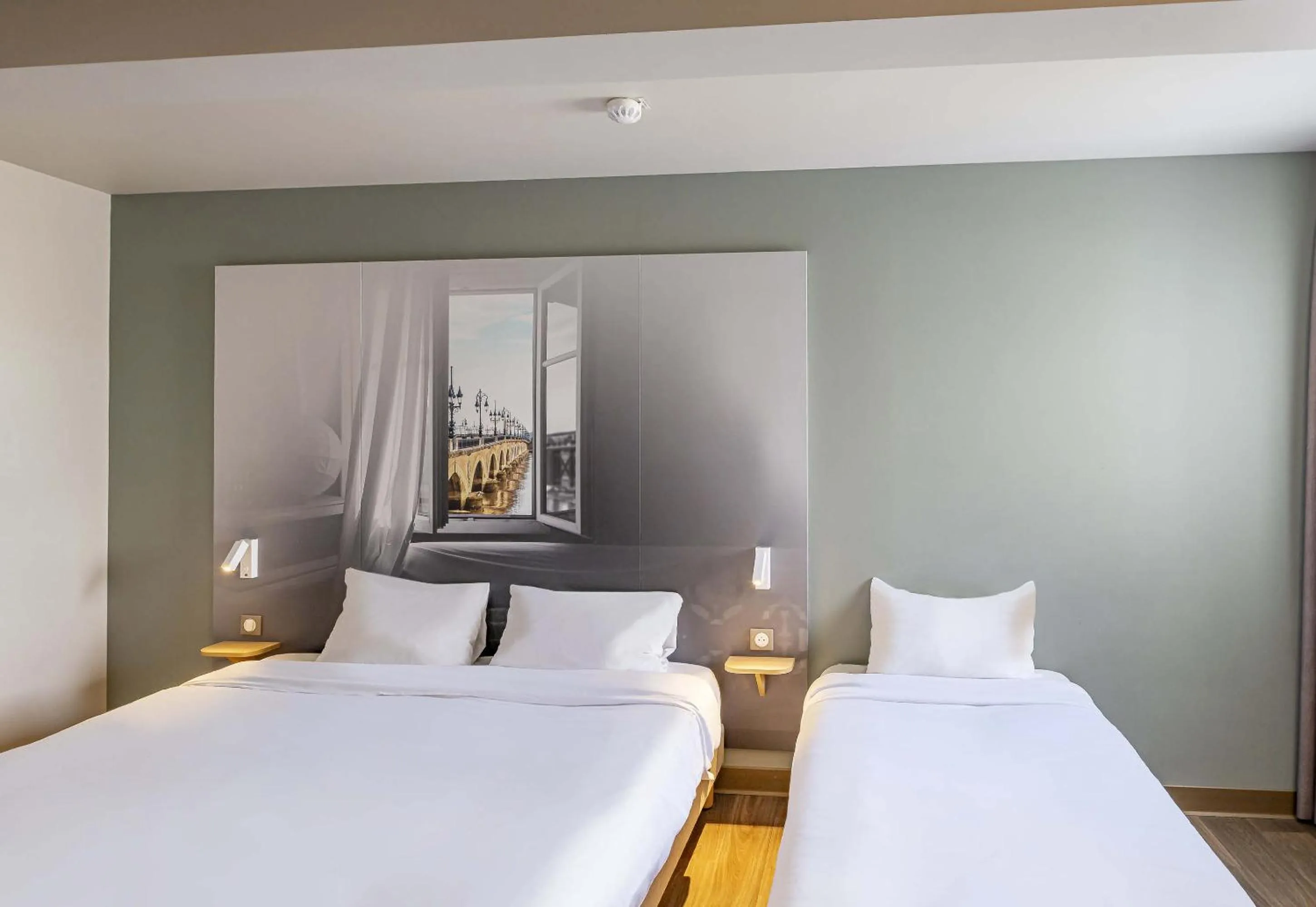 Bedroom, Bed in B&B HOTEL Bordeaux Le Haillan 3 étoiles