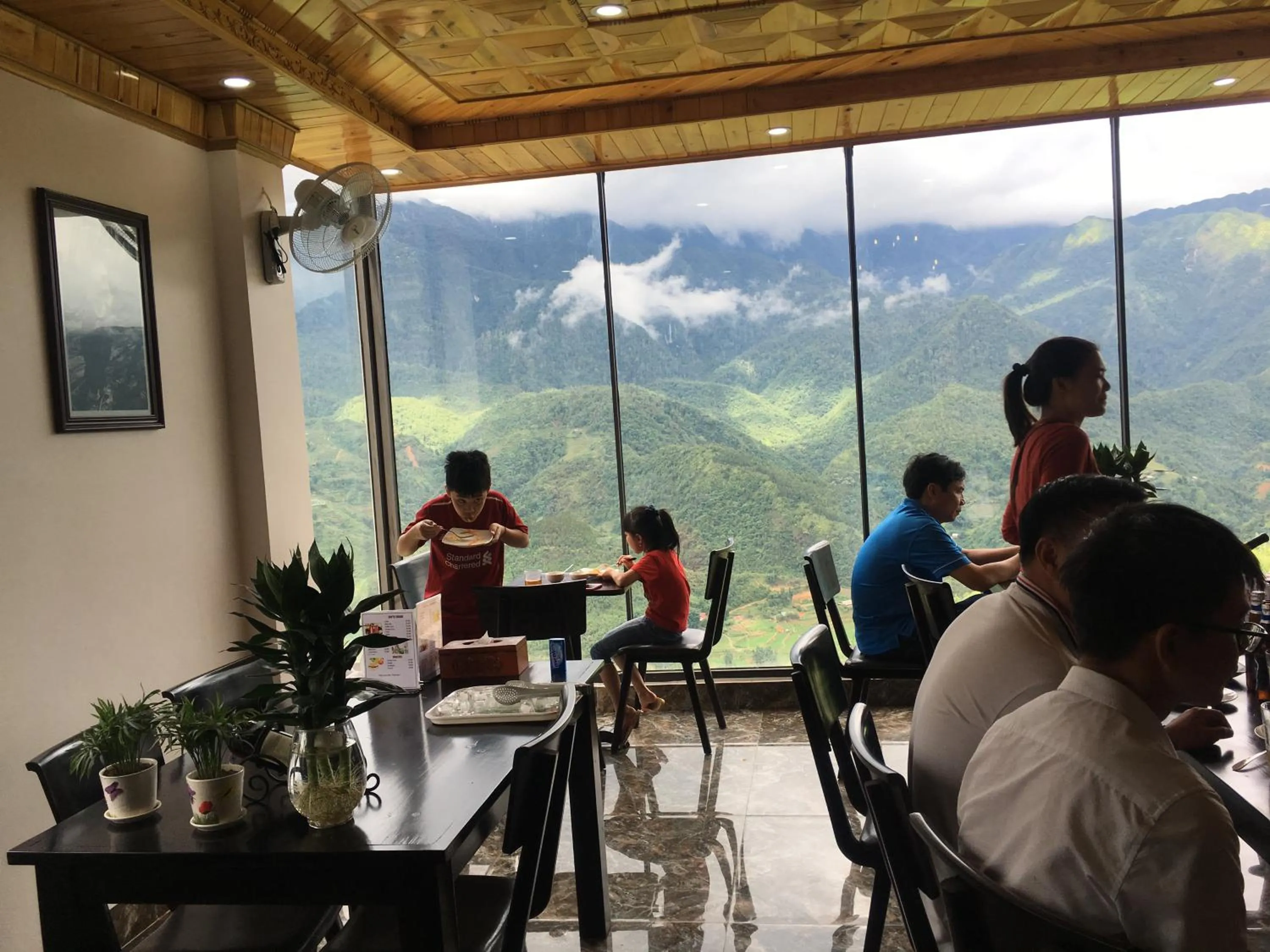 Restaurant/places to eat in Sapa Valley view hotel