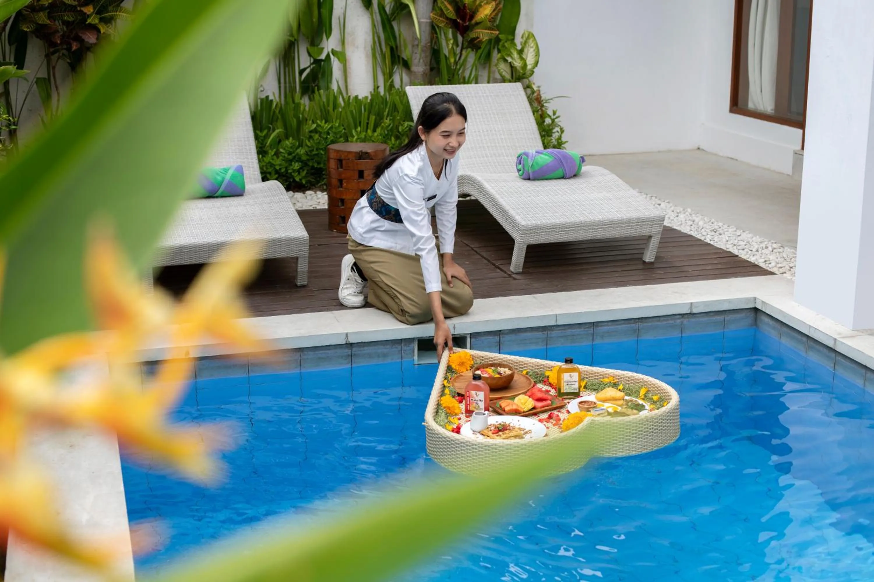Pool view in The Luxury Collection, Monaco Blu