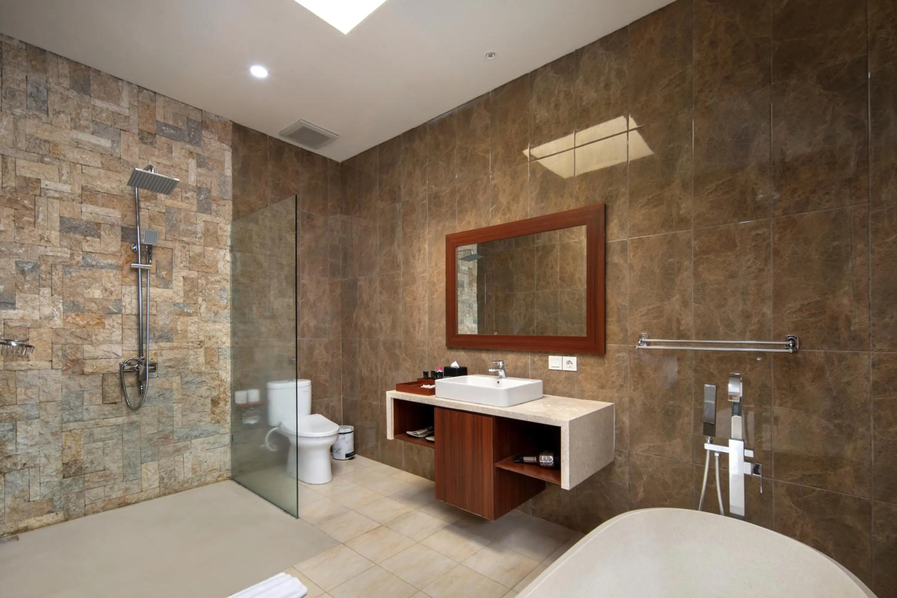 Shower in The Luxury Collection, Monaco Blu