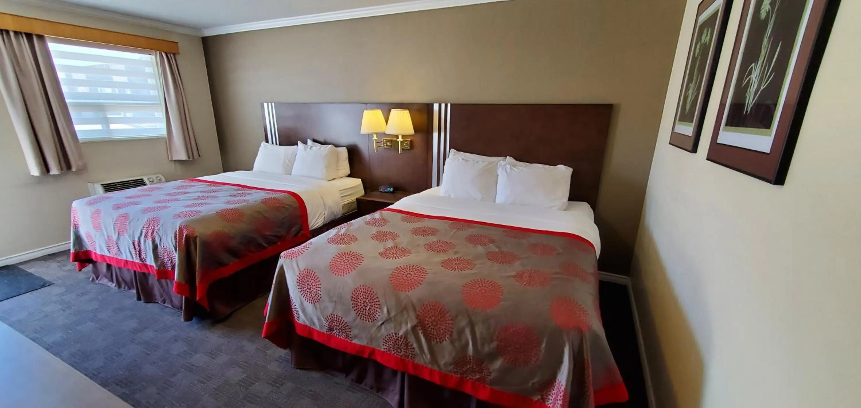 Bed in Grand Forks Inn