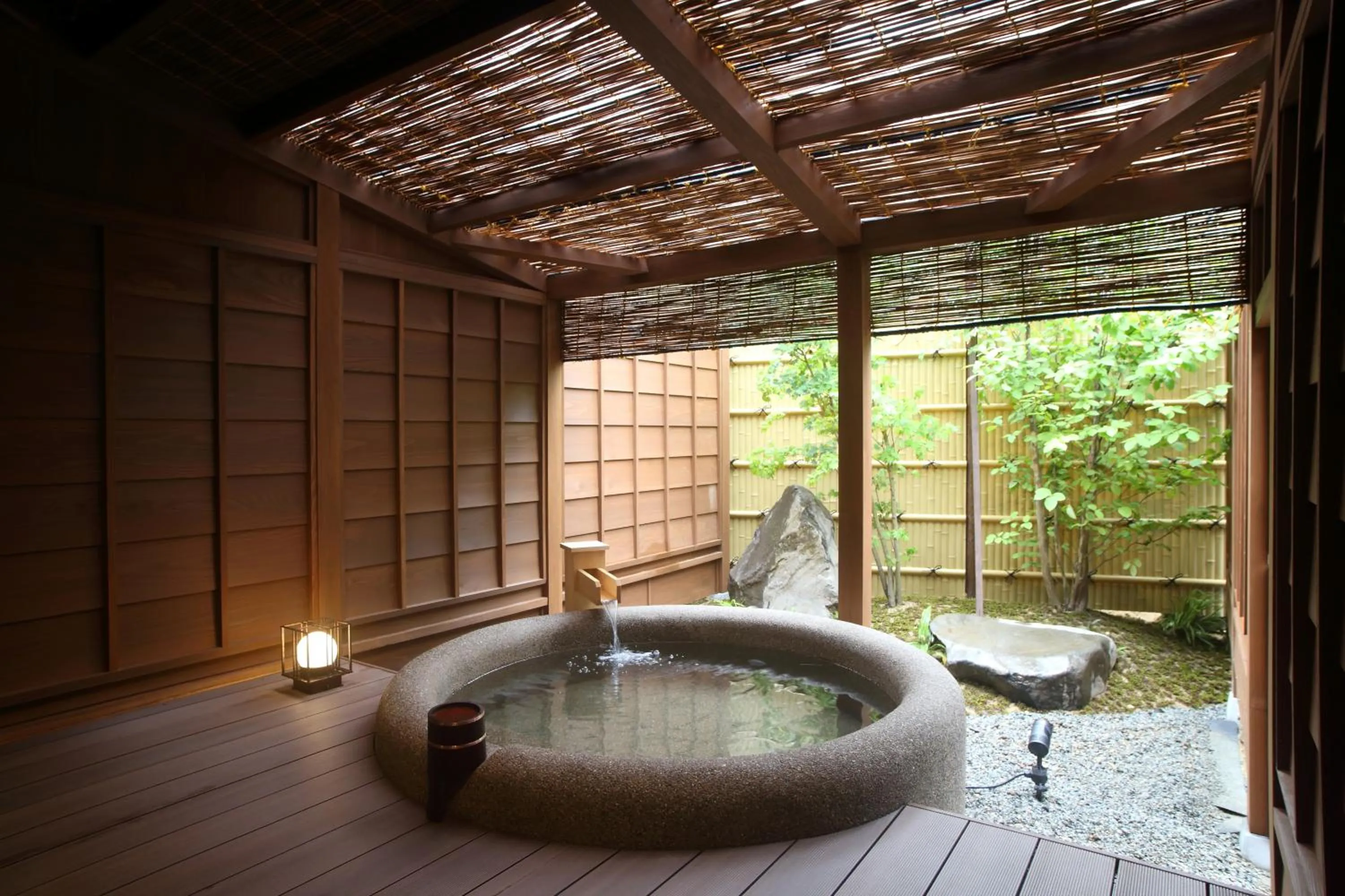 Kanazawa Yuwaku Onsen Kokarian