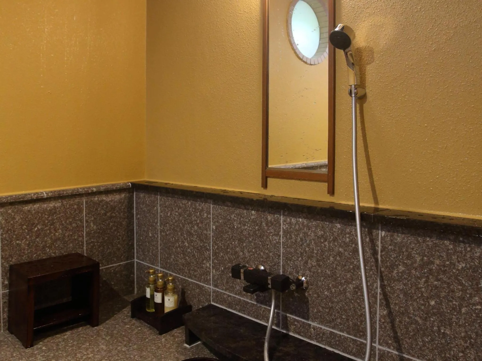 Kanazawa Yuwaku Onsen Kokarian