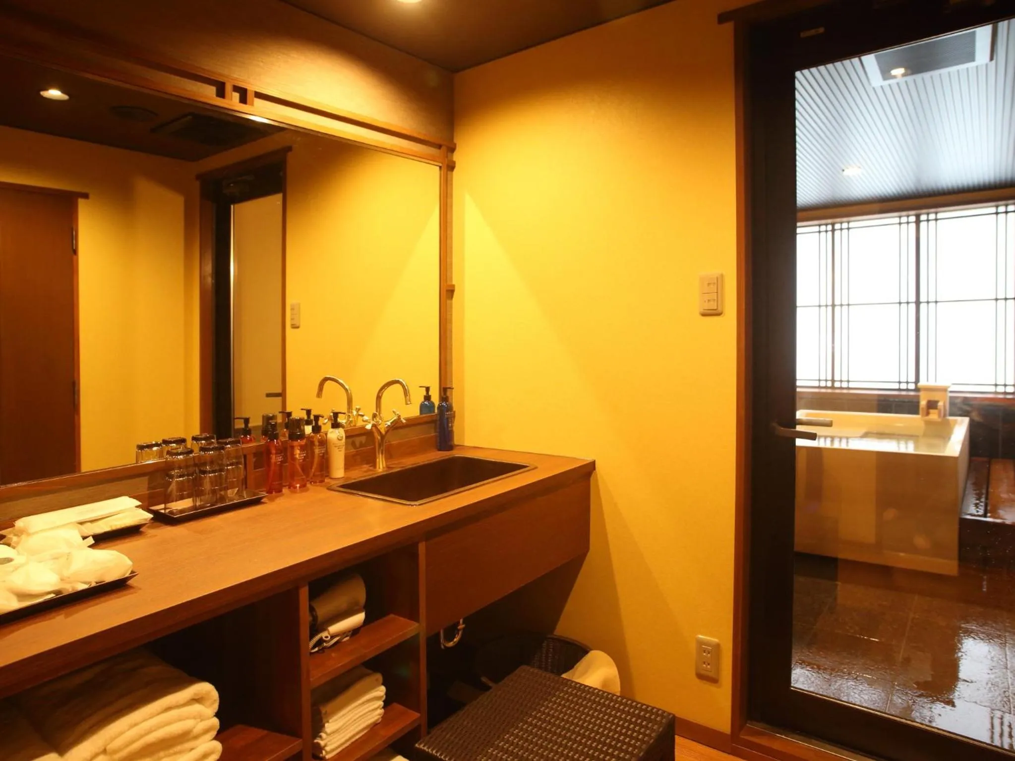 Kanazawa Yuwaku Onsen Kokarian