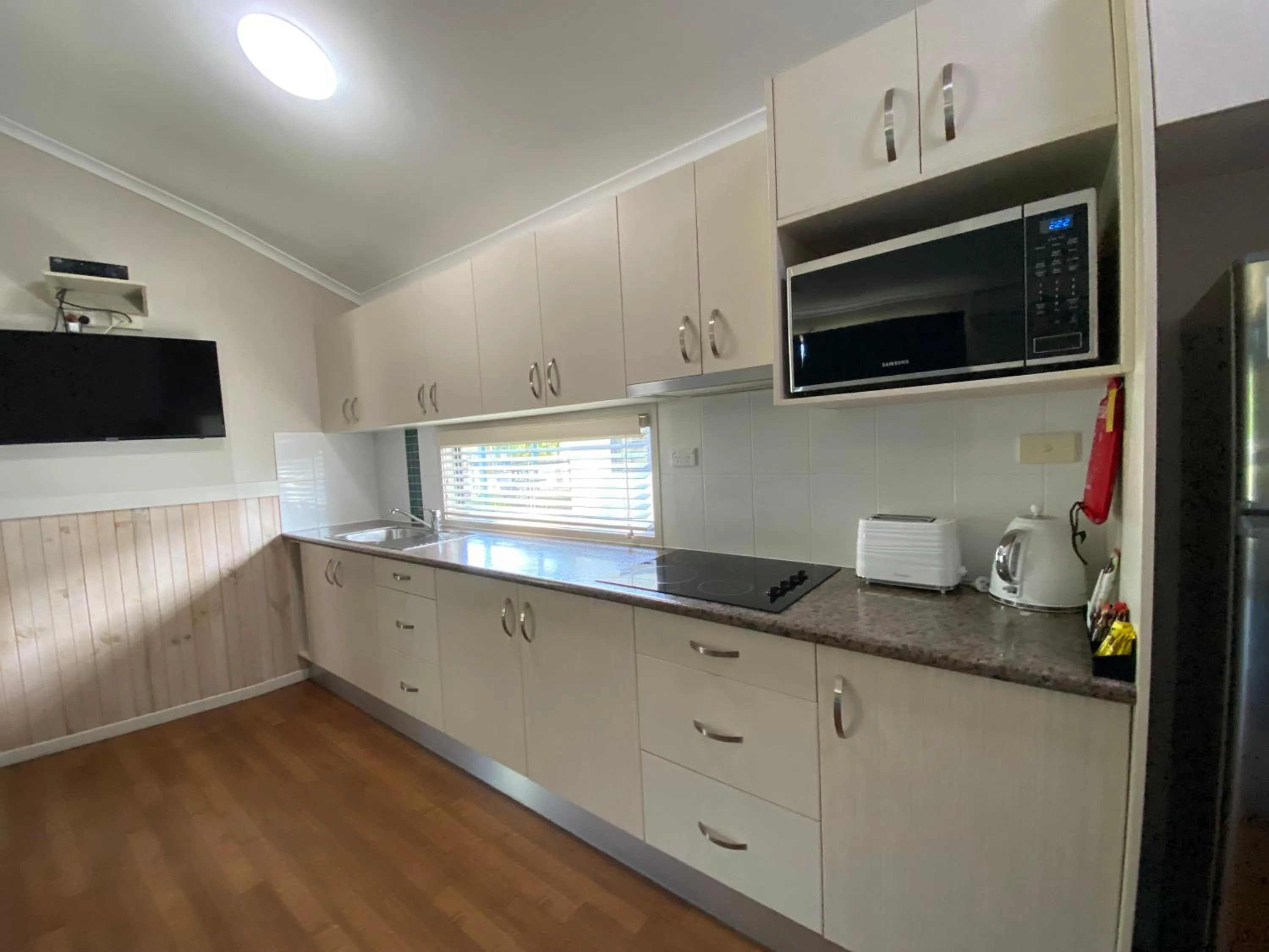 Kitchen or kitchenette in BIG4 Mackay Blacks Beach Holiday Park
