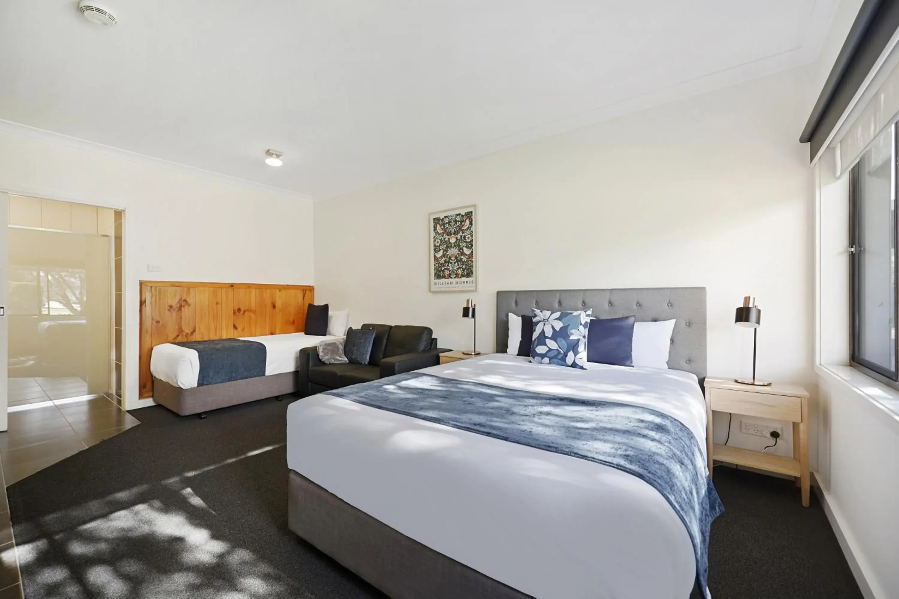 Deluxe Twin Room in Hamilton Lakeside Motel Deluxe Twin Room in Hamilton Lakeside Motel