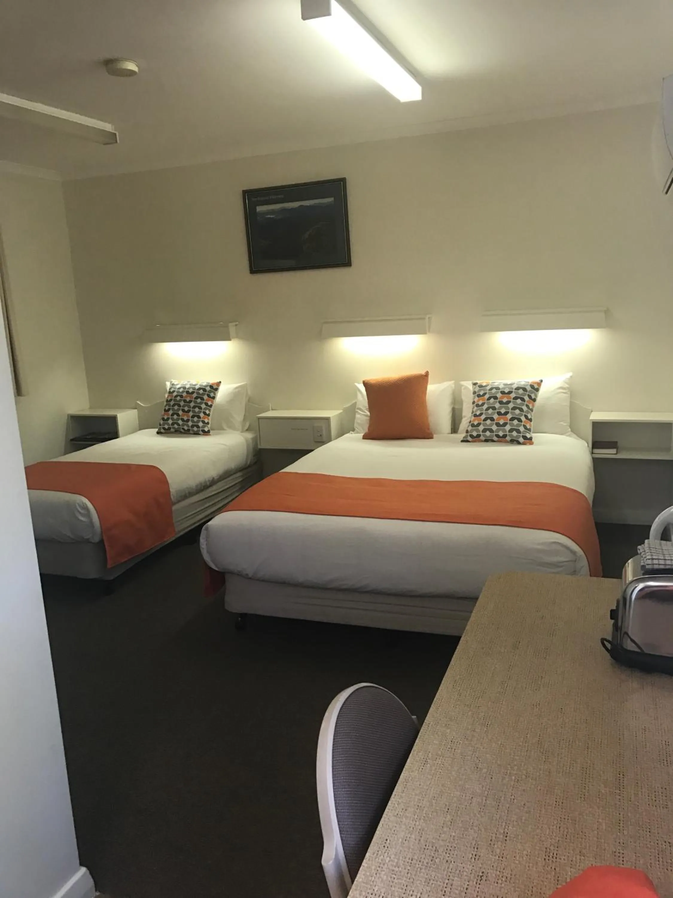 Photo of the whole room, Bed in Sturt Motel