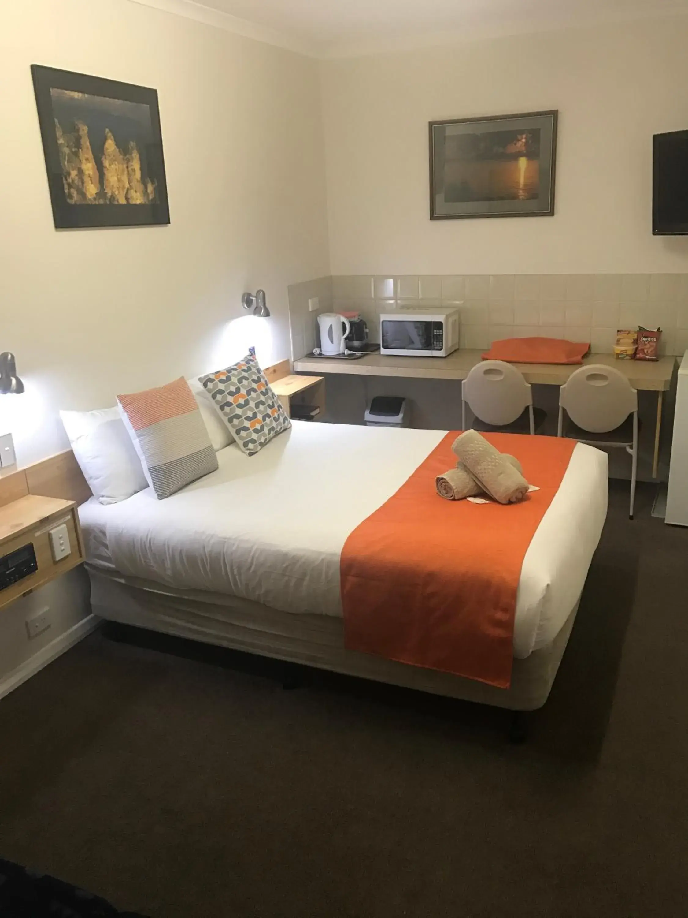 Standard Queen Room in Sturt Motel Standard Queen Room in Sturt Motel