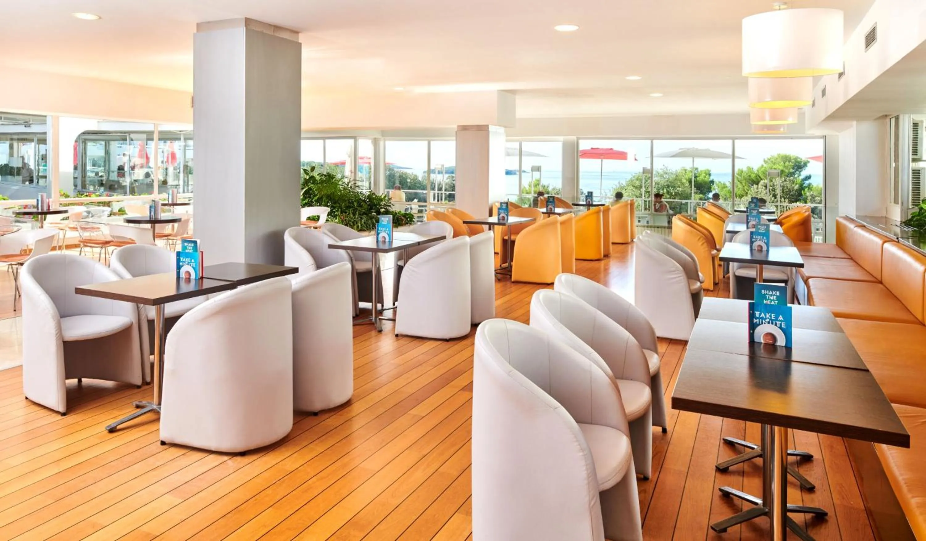 Lounge or bar in Hotel Delfin Plava Laguna