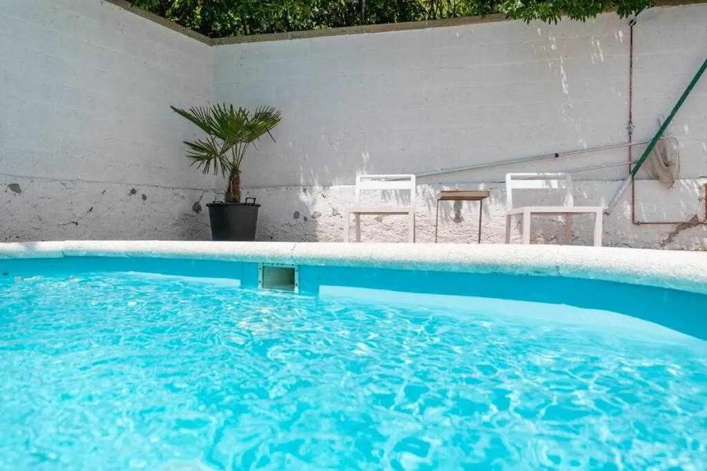 Newly renovated room w Pool & BikeParking