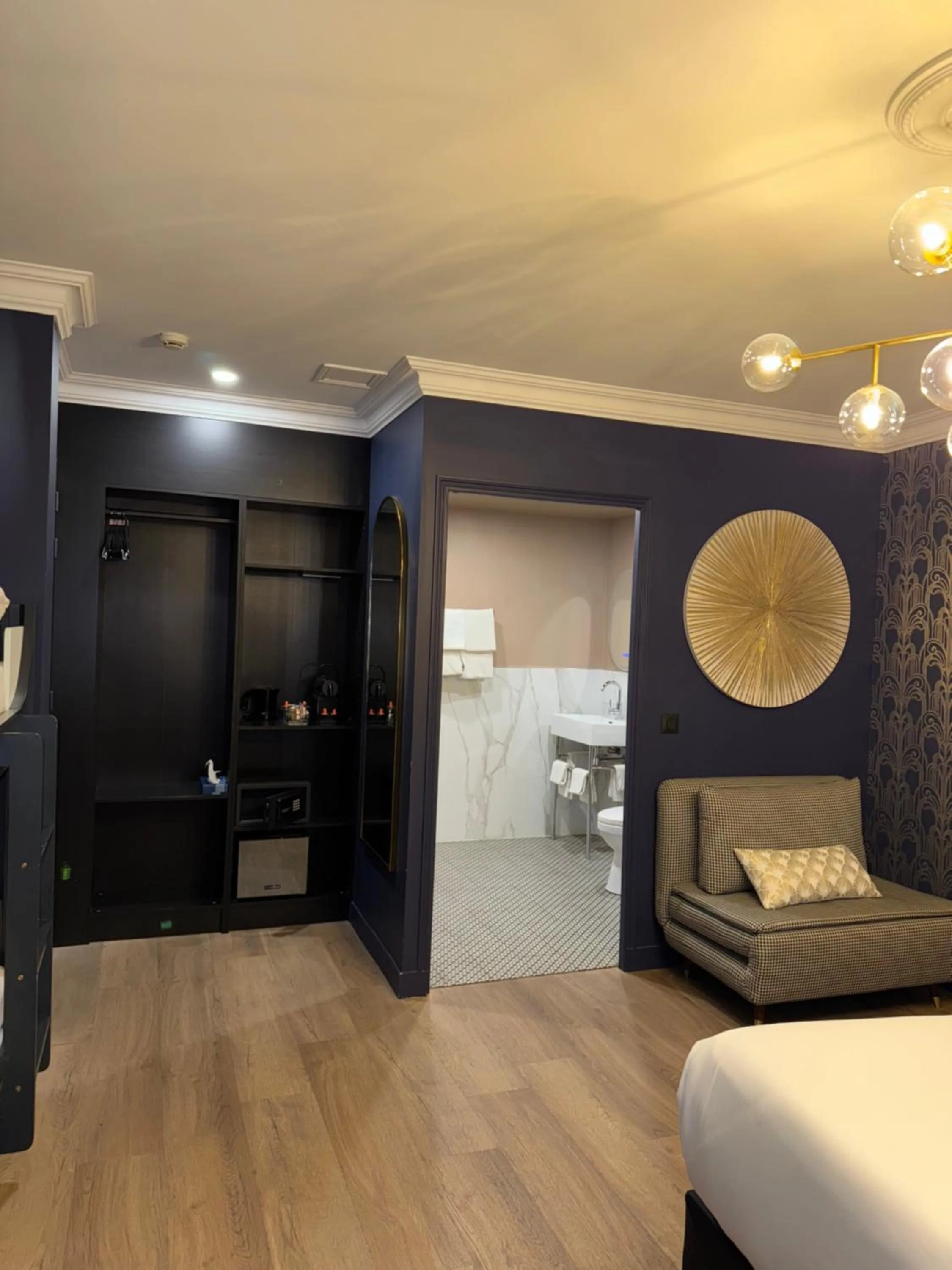 Bedroom, Bed in Hôtel la Caravelle - Aix-en-Provence centre historique