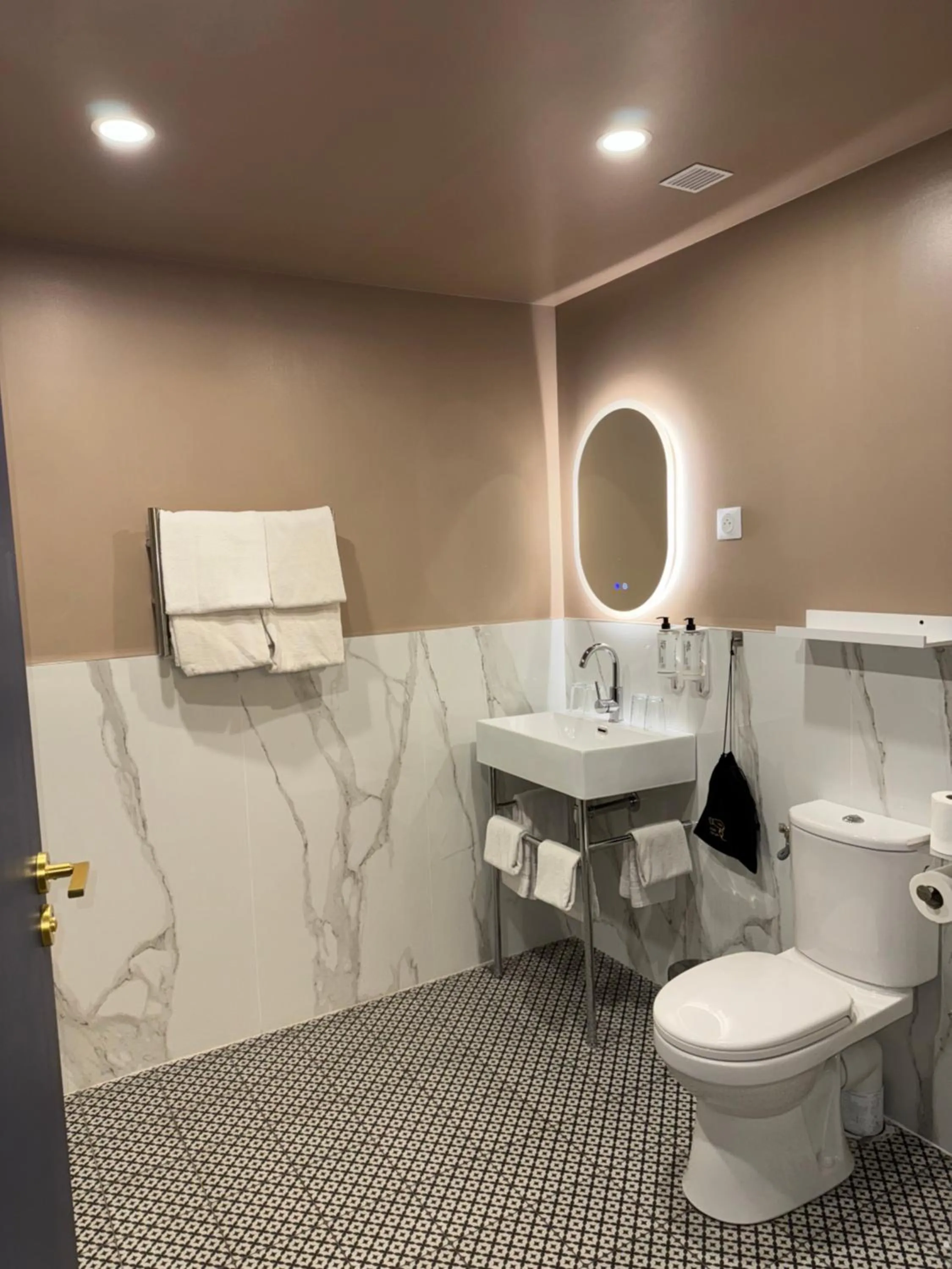 Bathroom in Hôtel la Caravelle - Aix-en-Provence centre historique