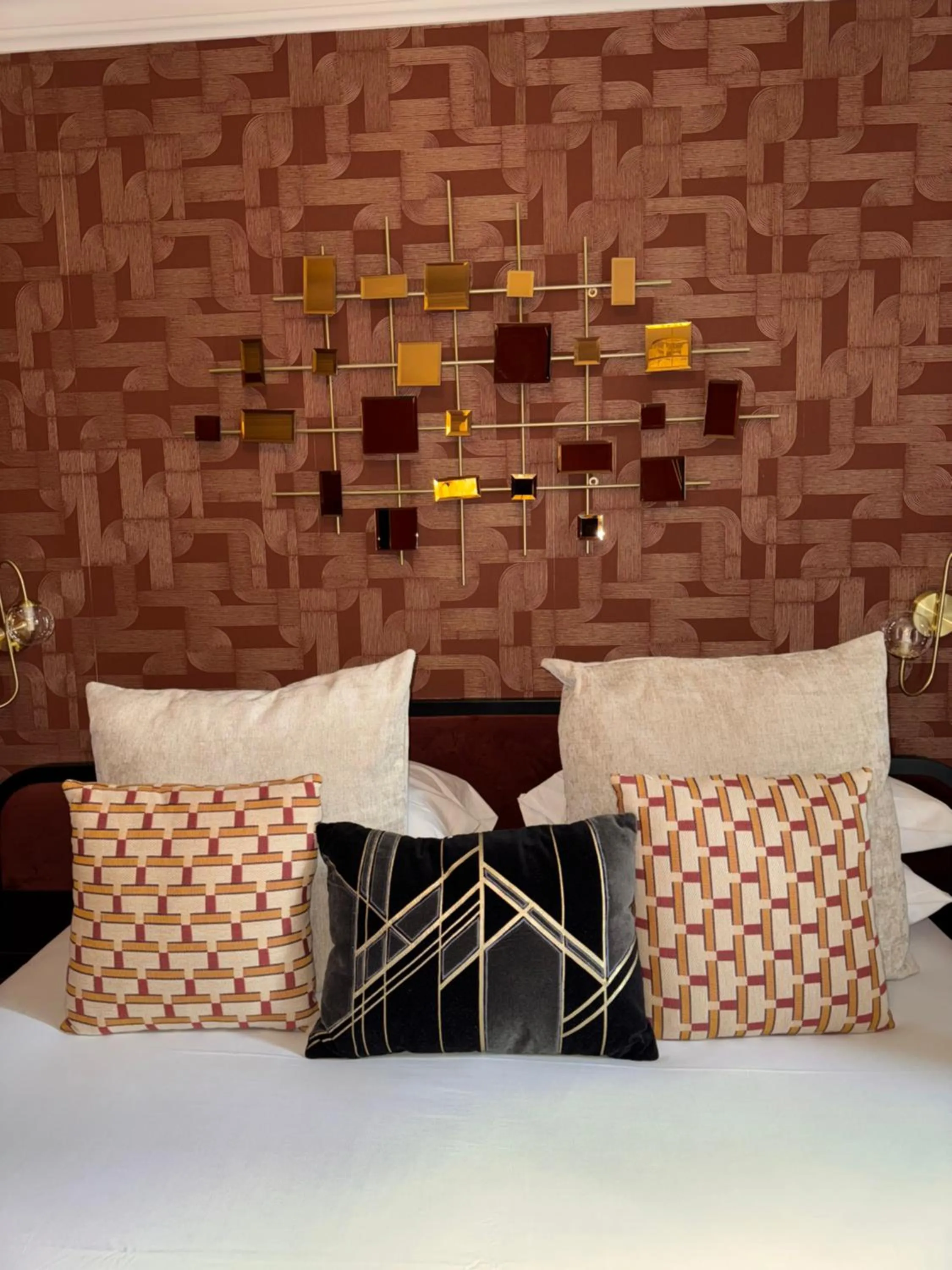 Bedroom, Bed in Hôtel la Caravelle - Aix-en-Provence centre historique