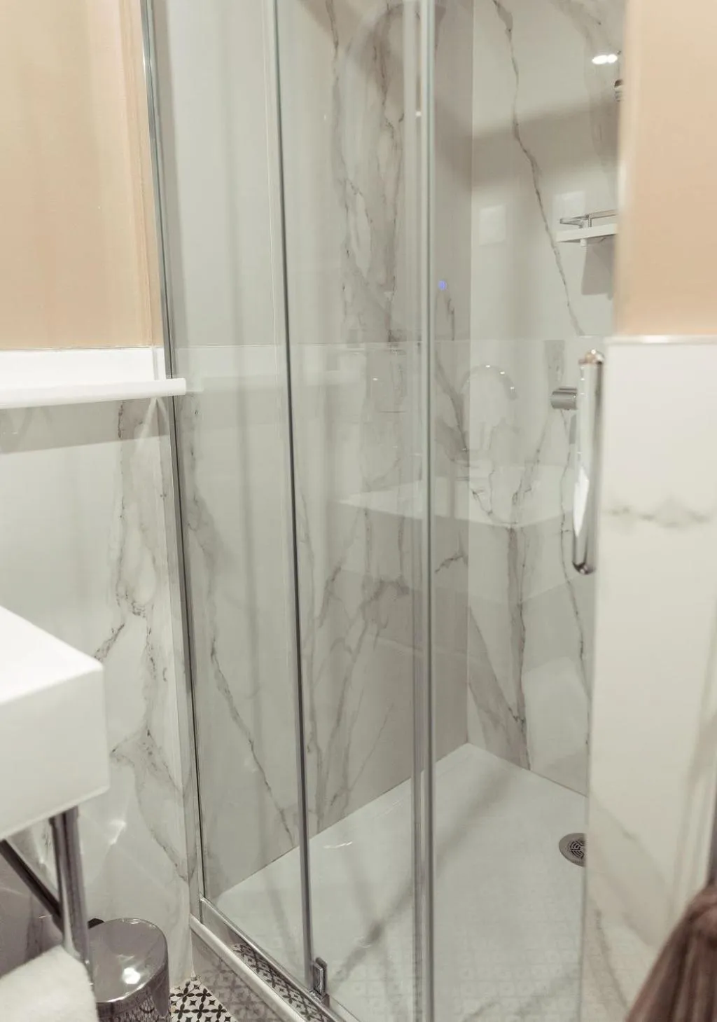 Bathroom in Hôtel la Caravelle - Aix-en-Provence centre historique