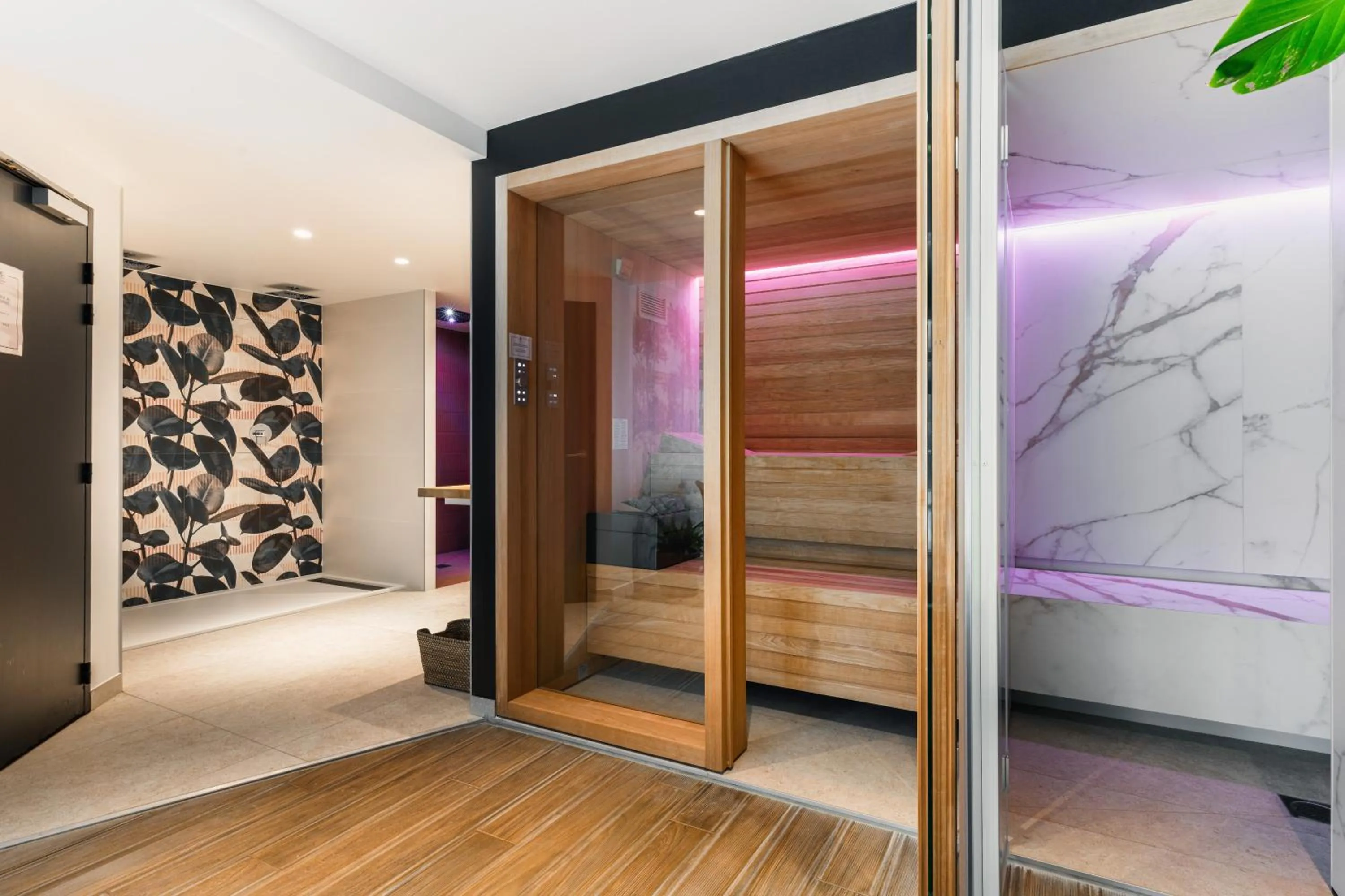 Sauna, Bed in Le Cornouaille Hotel & Spa