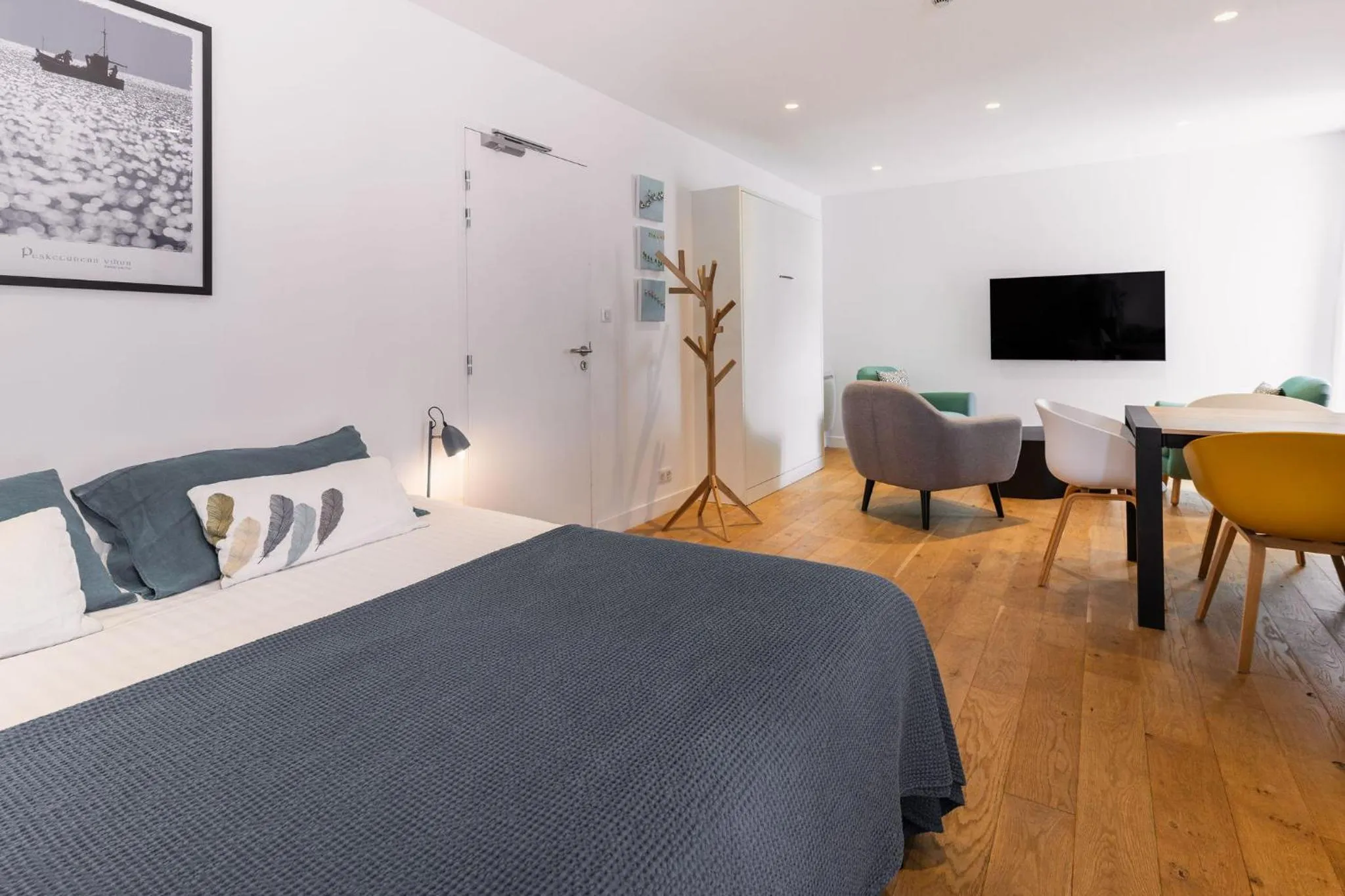 Living room, Bed in Le Cornouaille Hotel & Spa