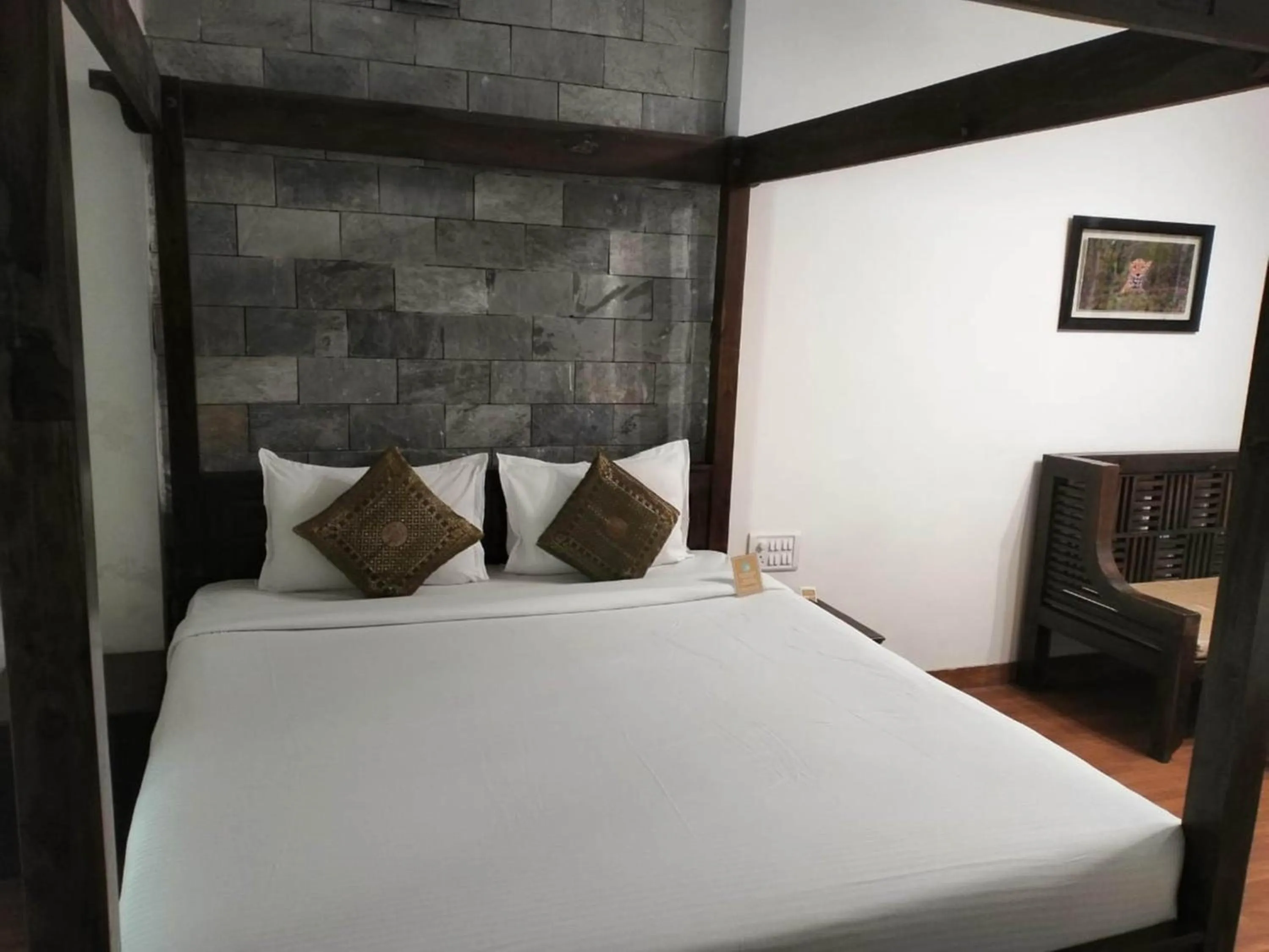 Bed in Kumbhalgarh Forest Retreat