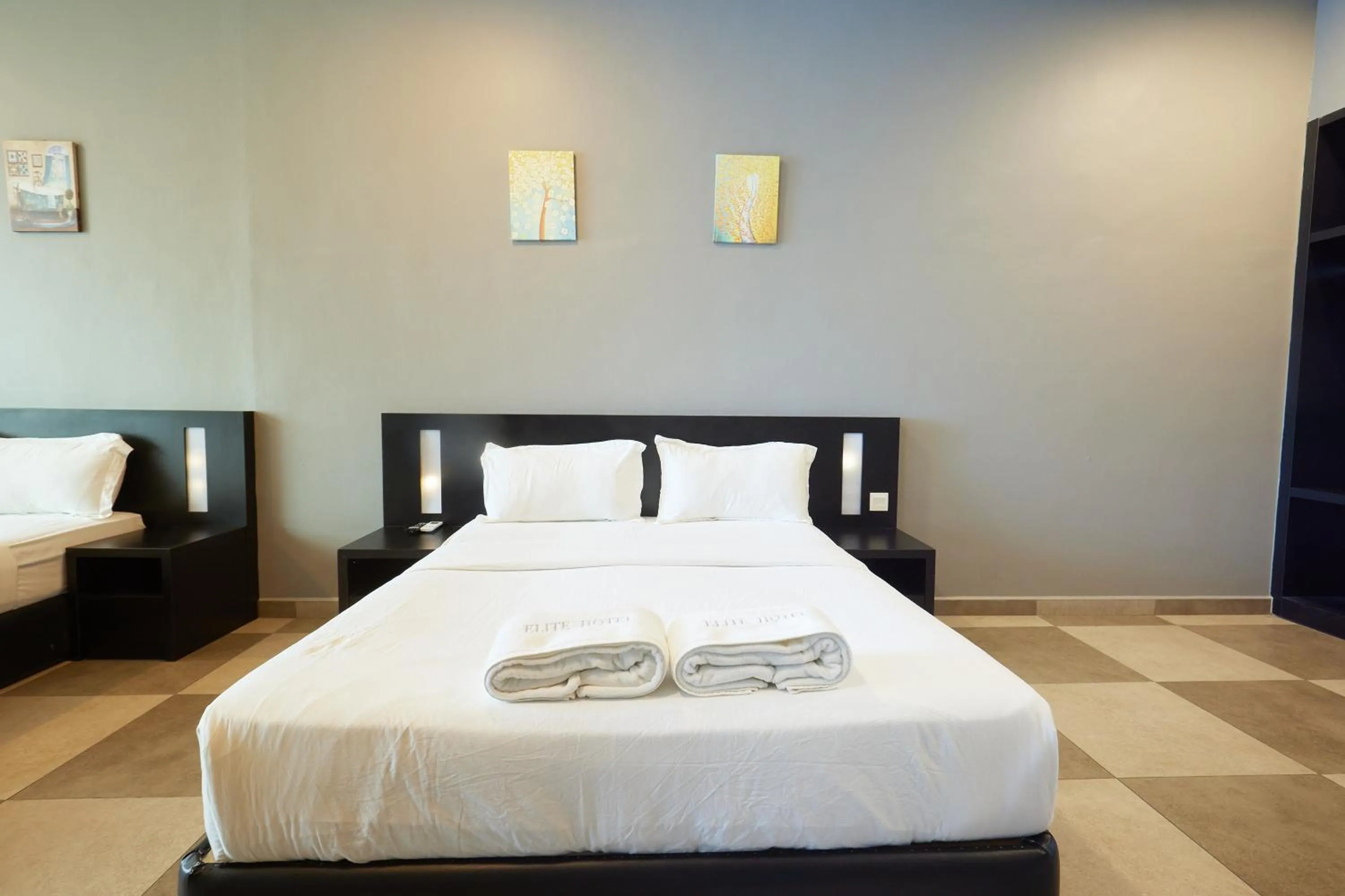 Bed in Elite Hotel Muar