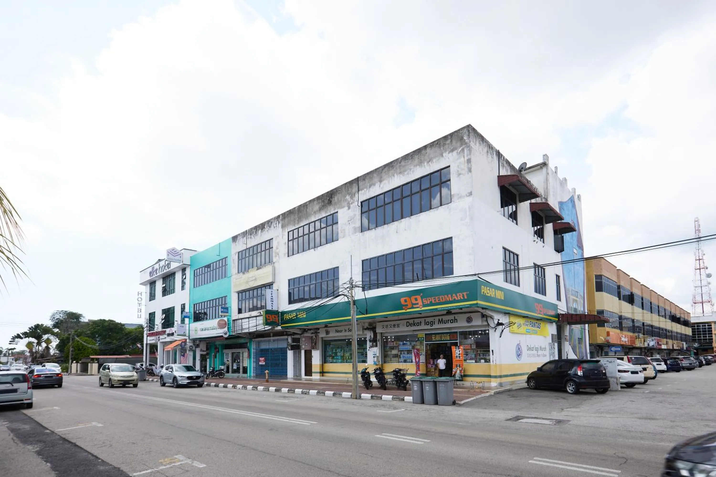 Property building in Elite Hotel Muar