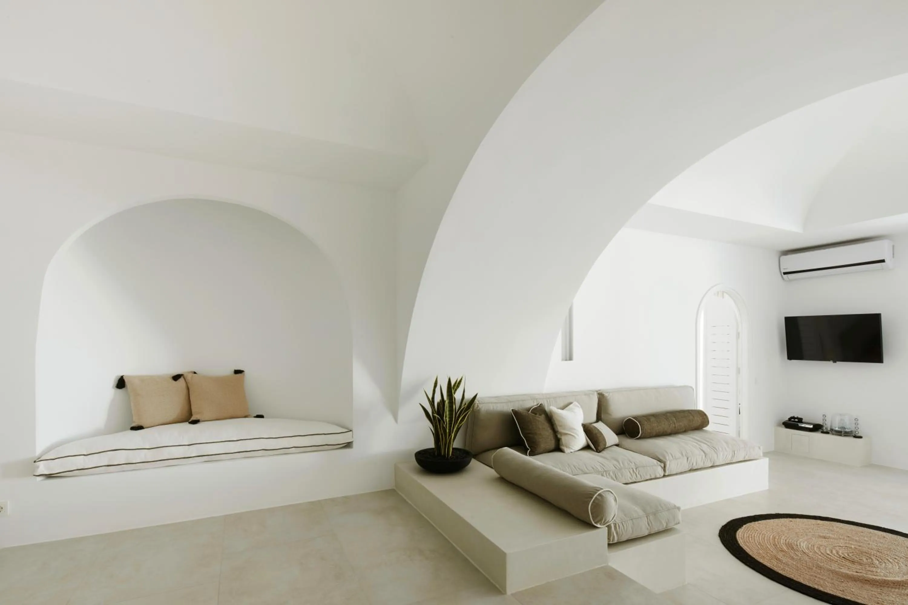 Bed in Le Blanc Nest Santorini - Family / Couples Luxury House