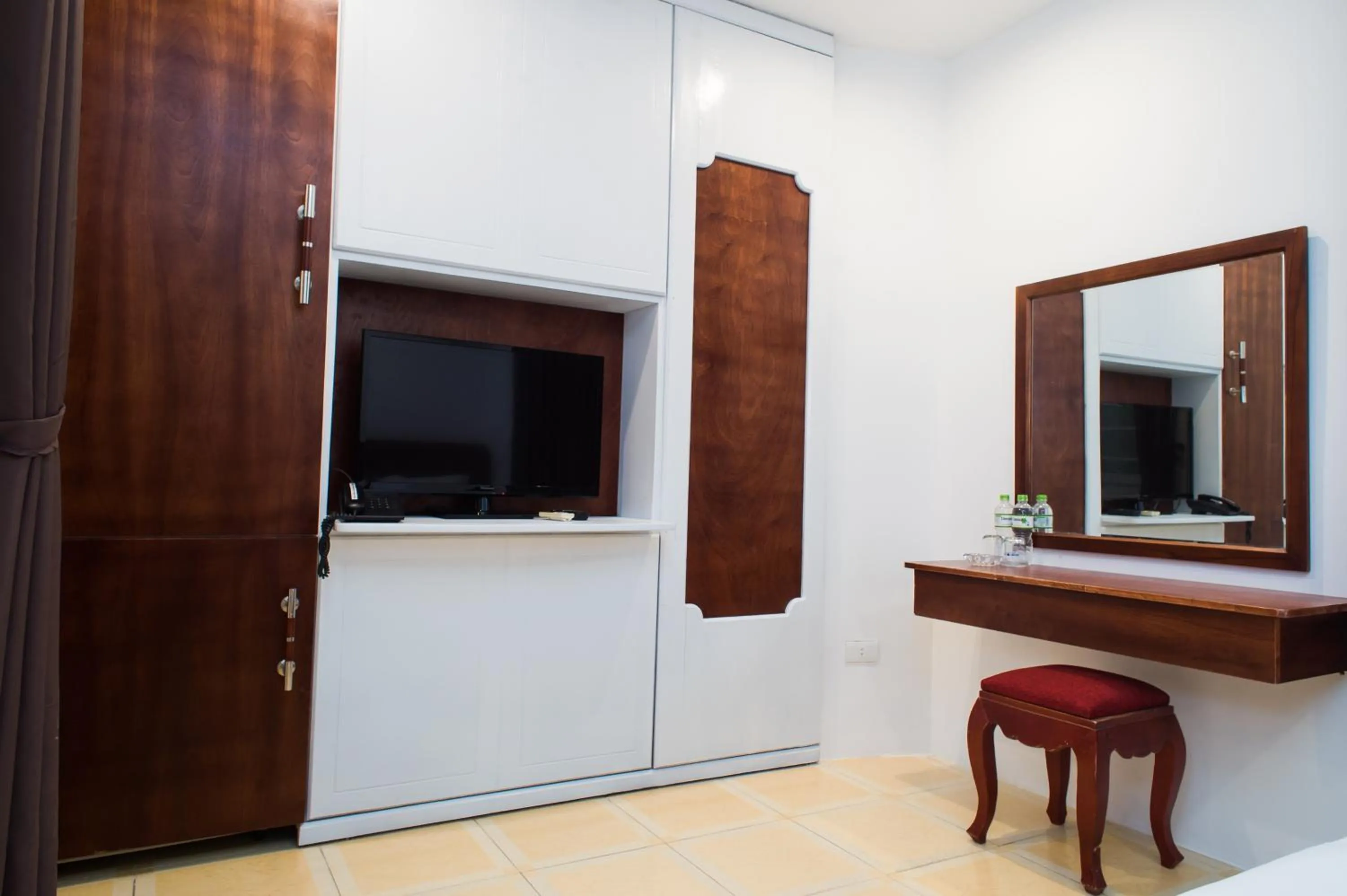 TV and multimedia in Catinal Hotel