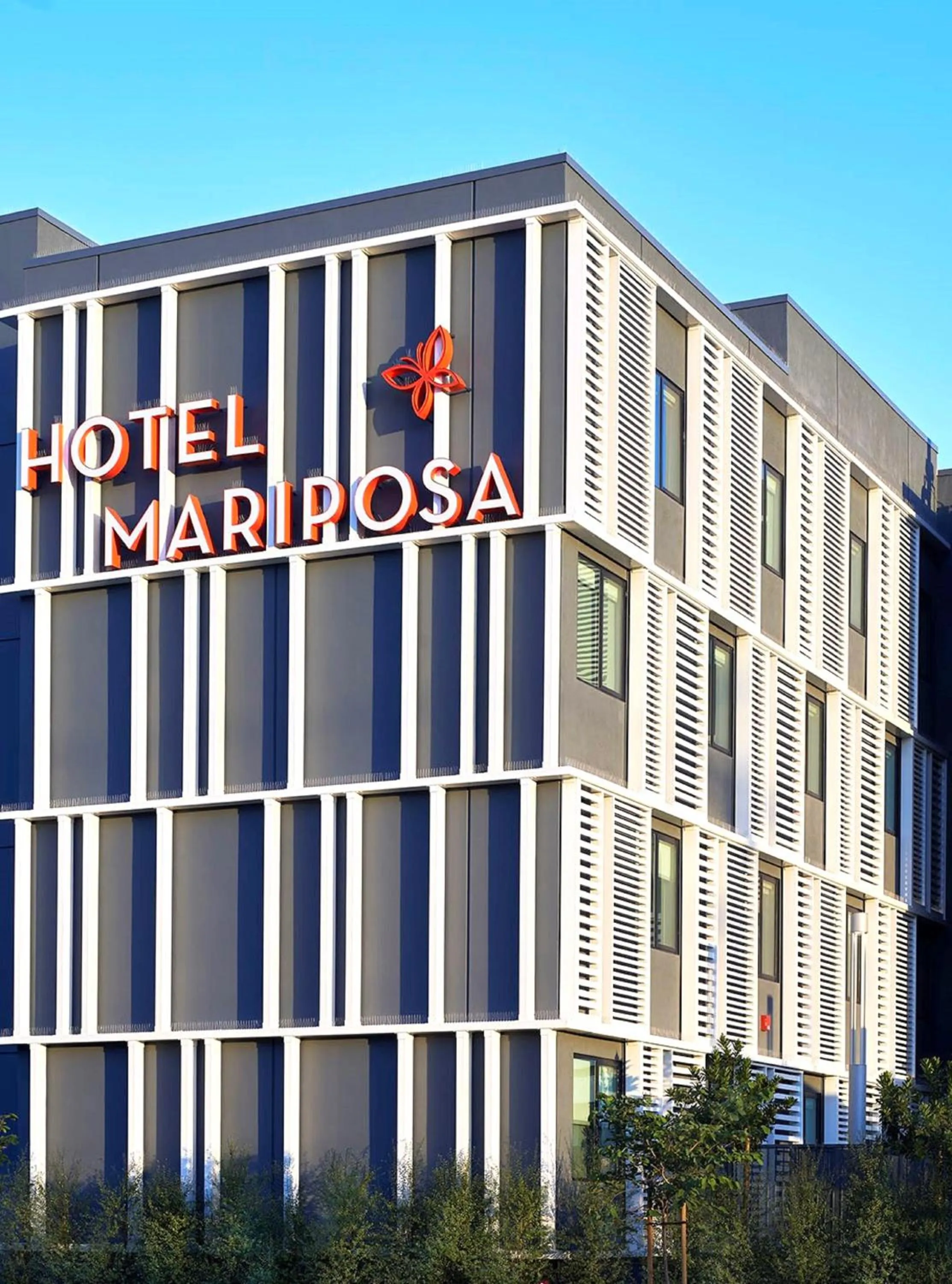 Property building in Hotel Mariposa