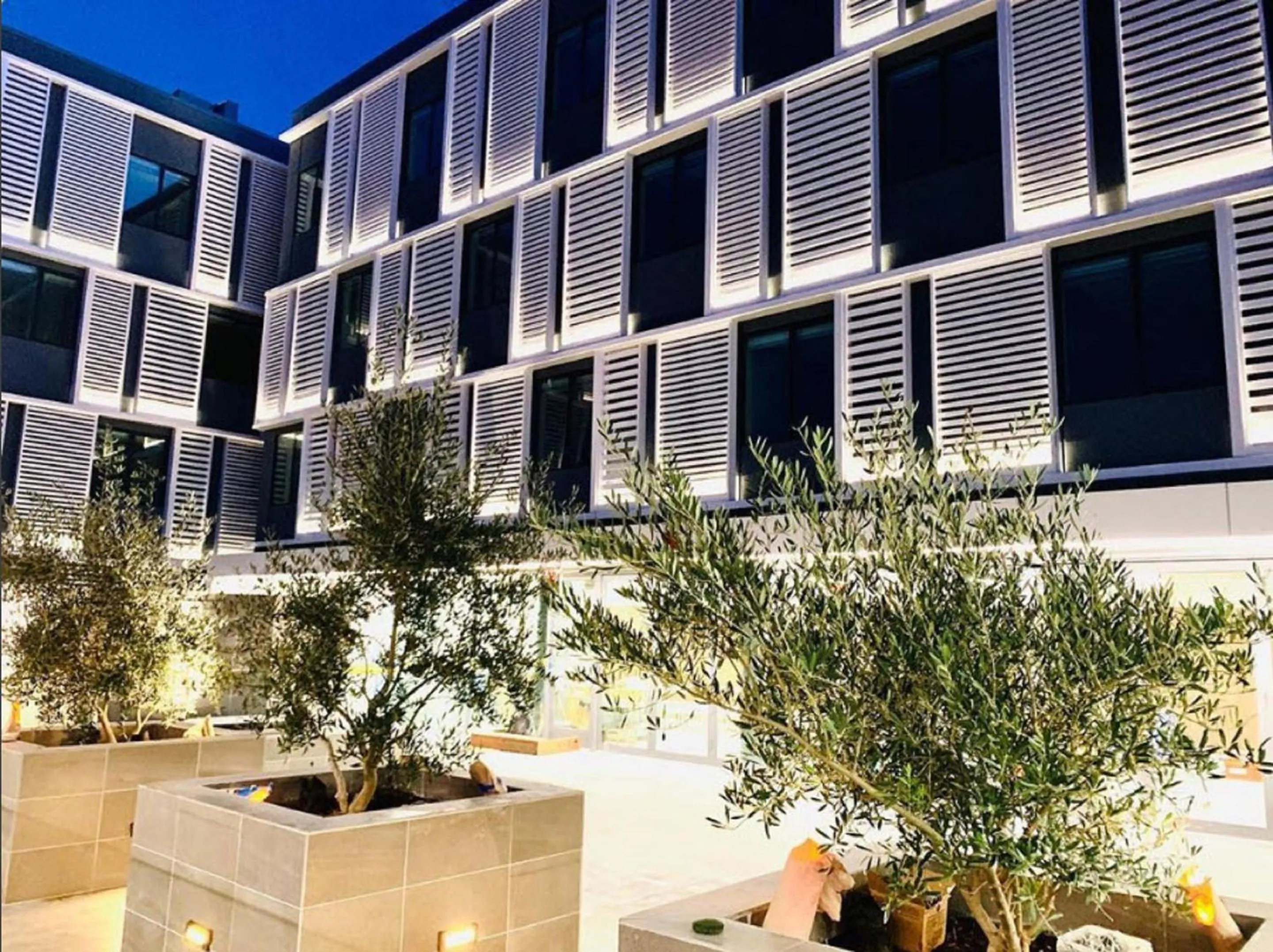 Property building in Hotel Mariposa