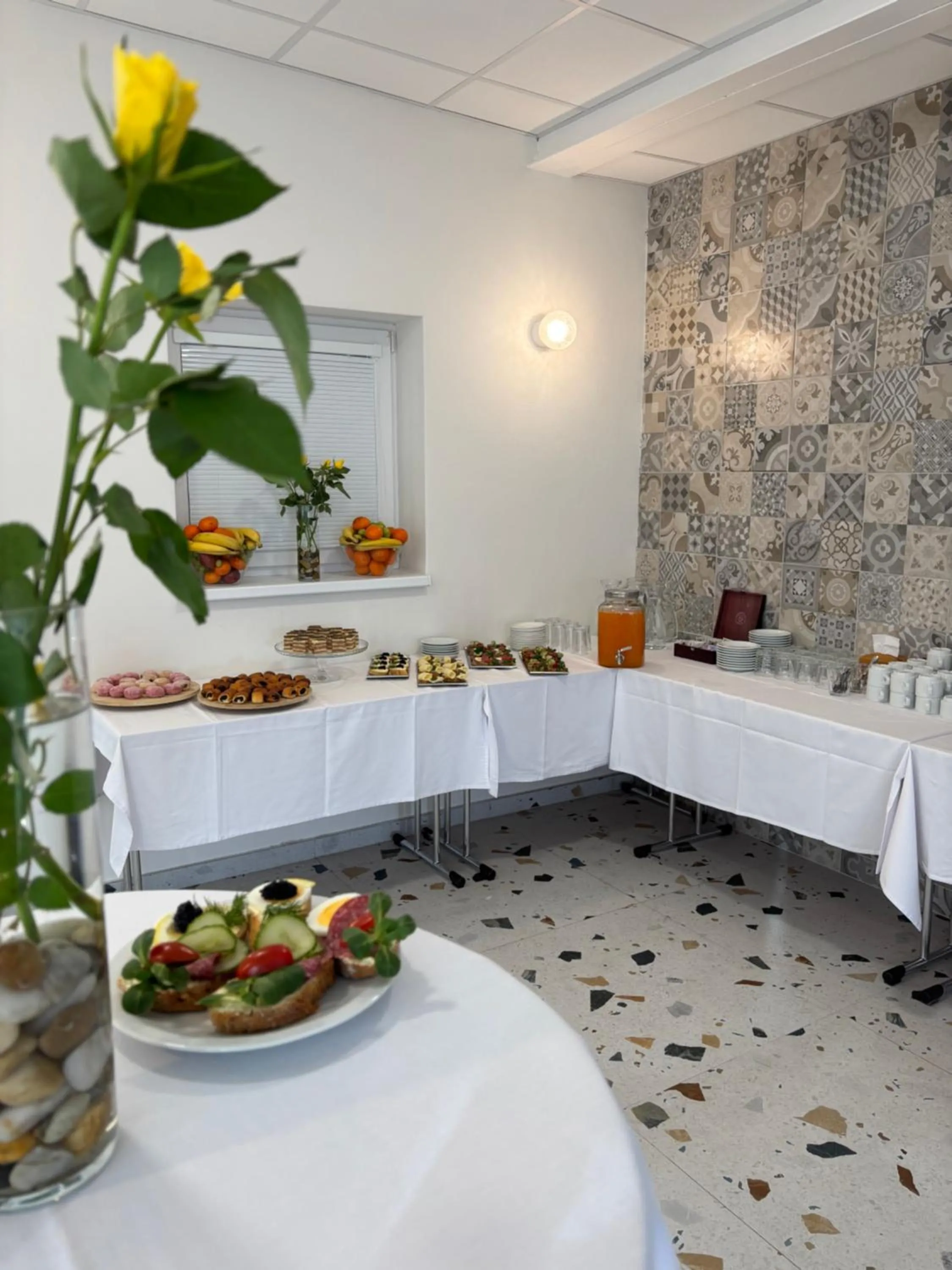 Meeting/conference room in City Hotel B&B, reception 24 7, 800m od-from R1, free parking