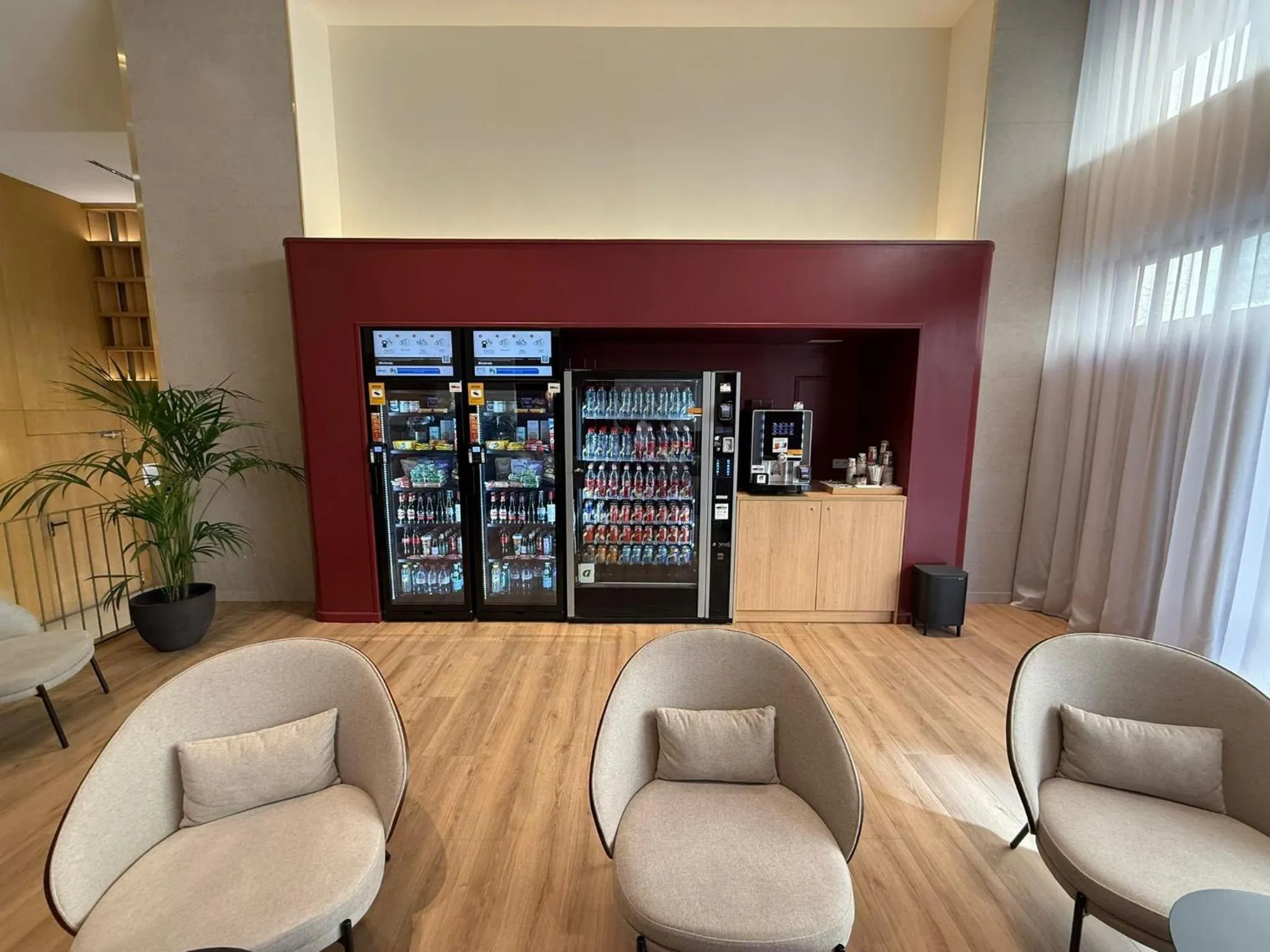 vending machine in Apartamentos Recoletos