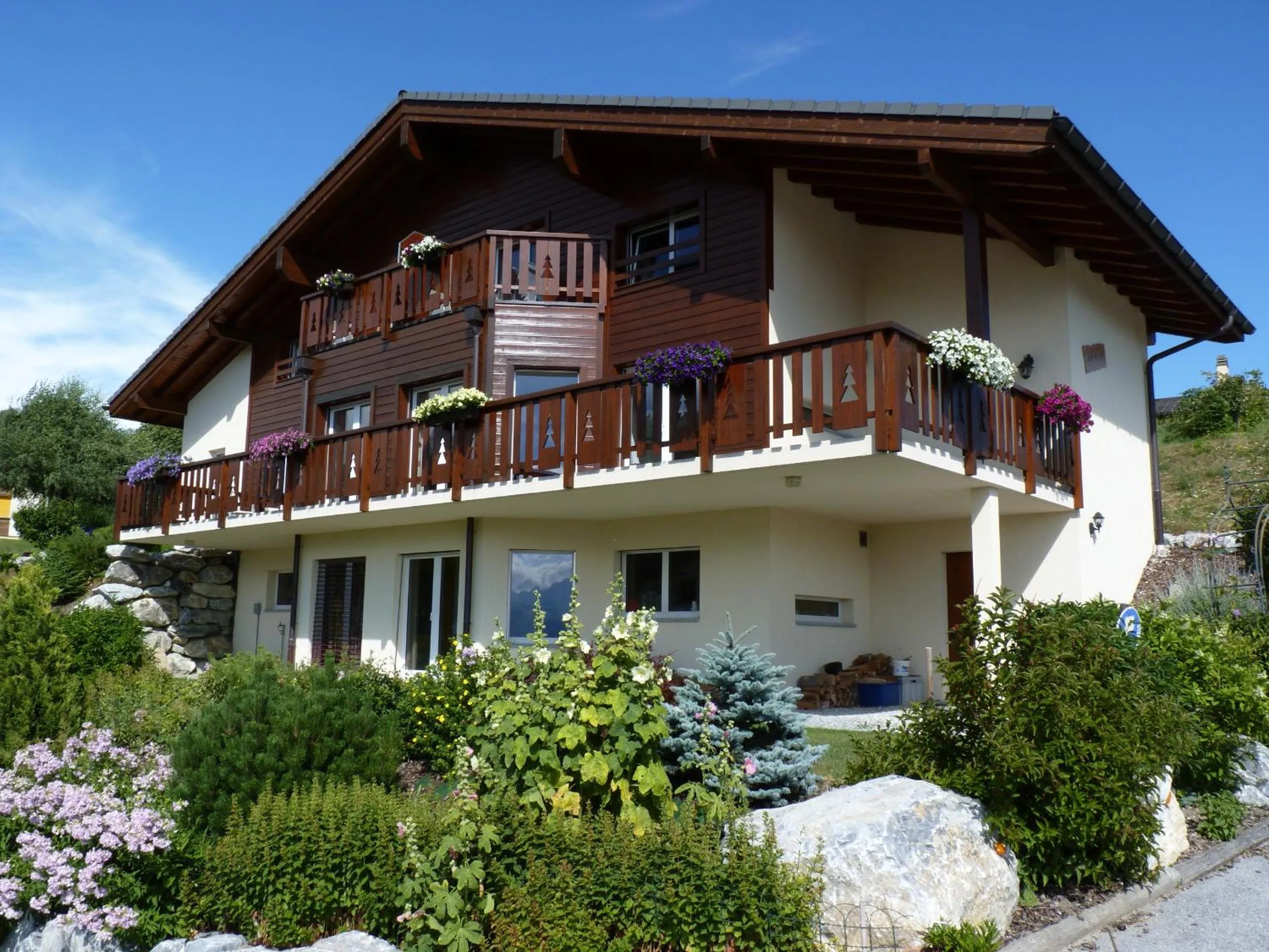 Property building in Chalet des Alpes