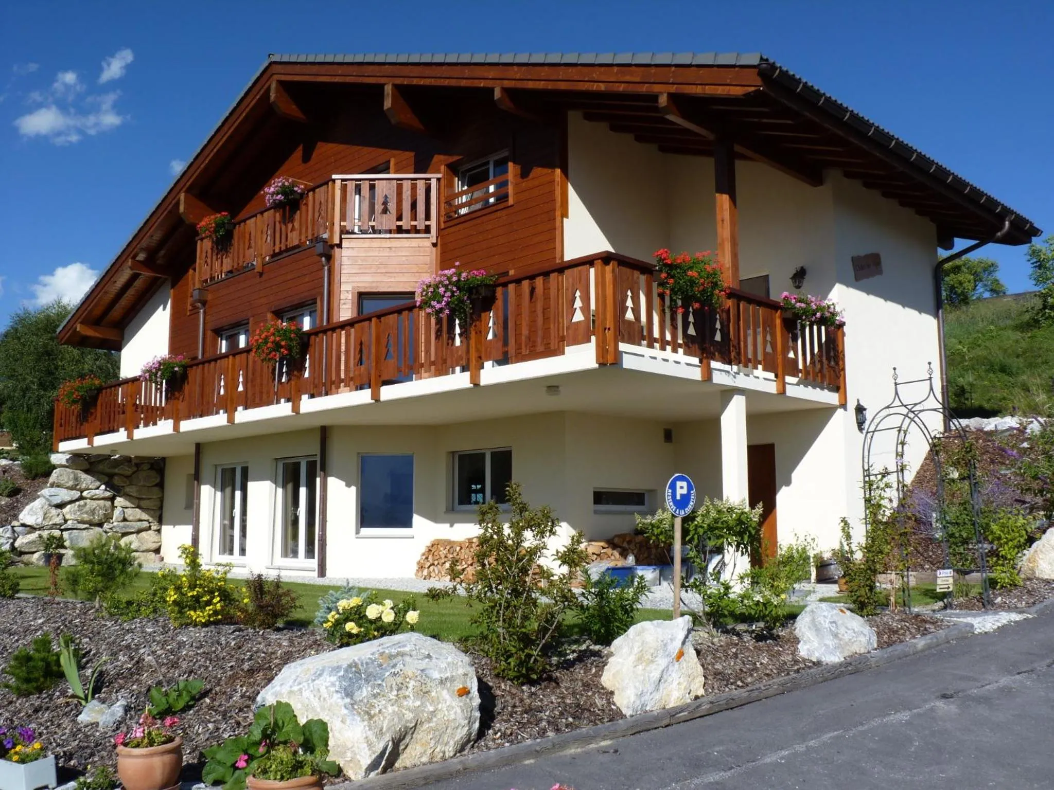 Property building in Chalet des Alpes