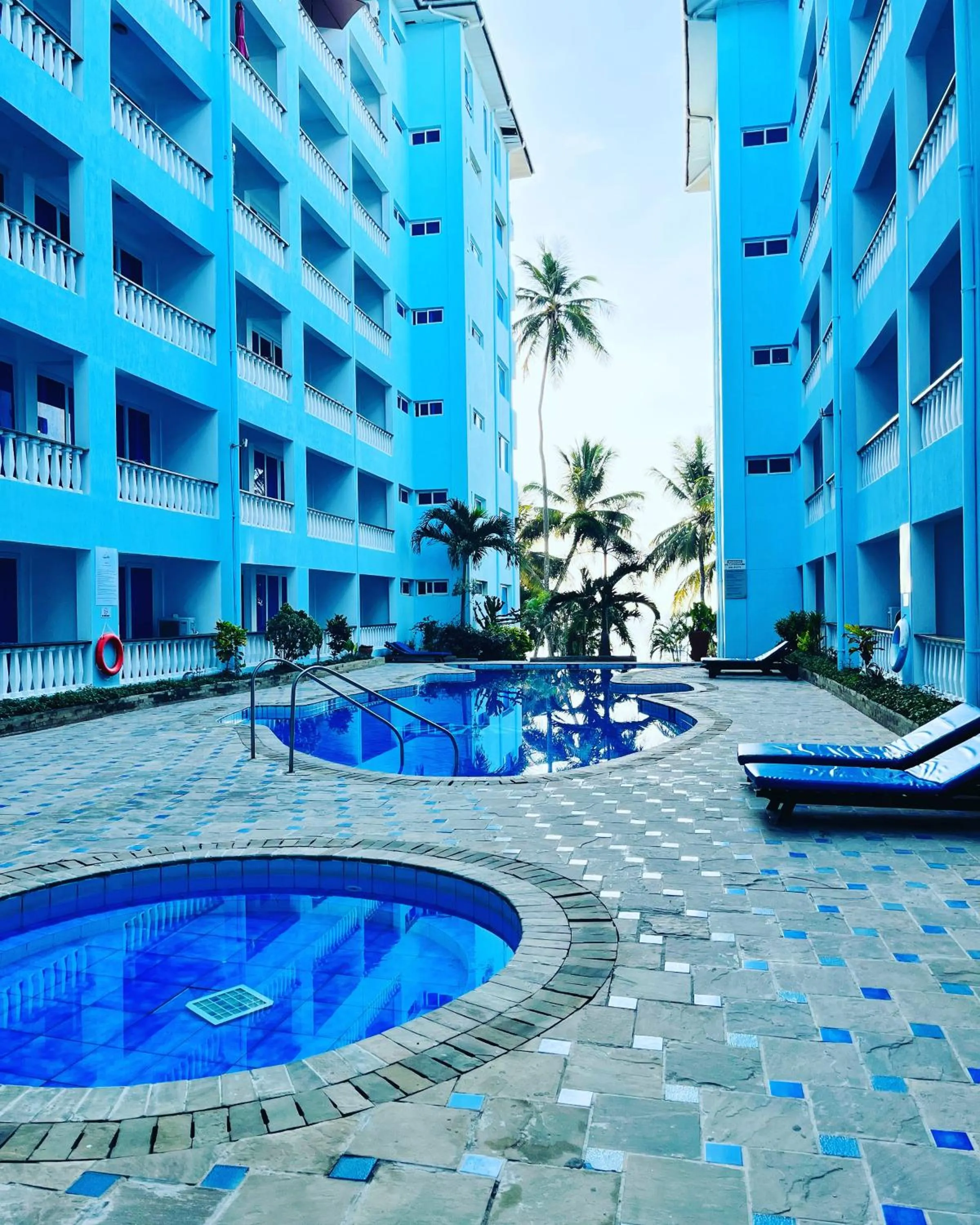 Swimming pool in Cowrie Shell Beach Apartments Official