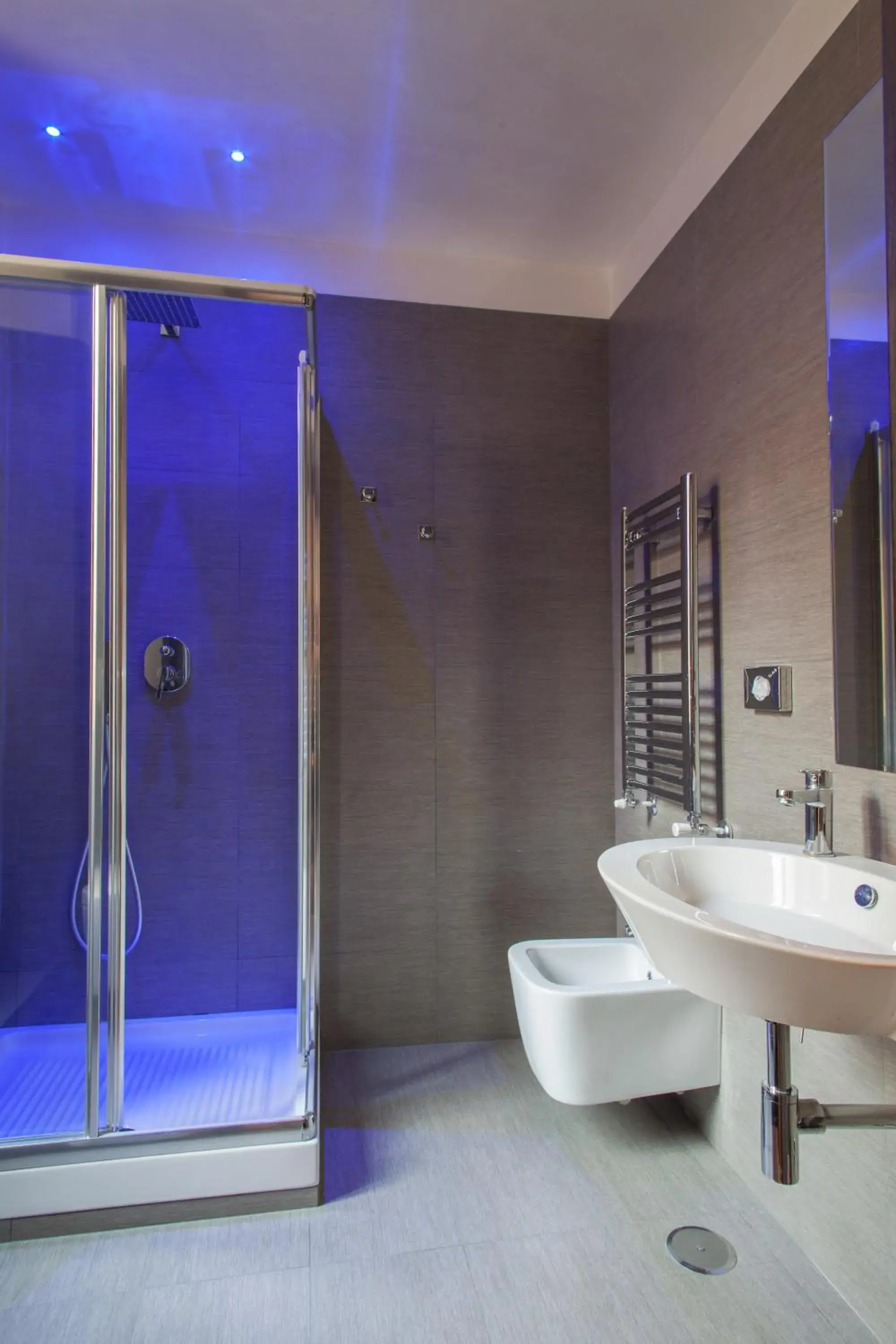 Double or Twin Room with Private Bathroom in Residenza Dorò- 24x7 Check-in Double or Twin Room with Private Bathroom in Residenza Dorò- 24x7 Check-in