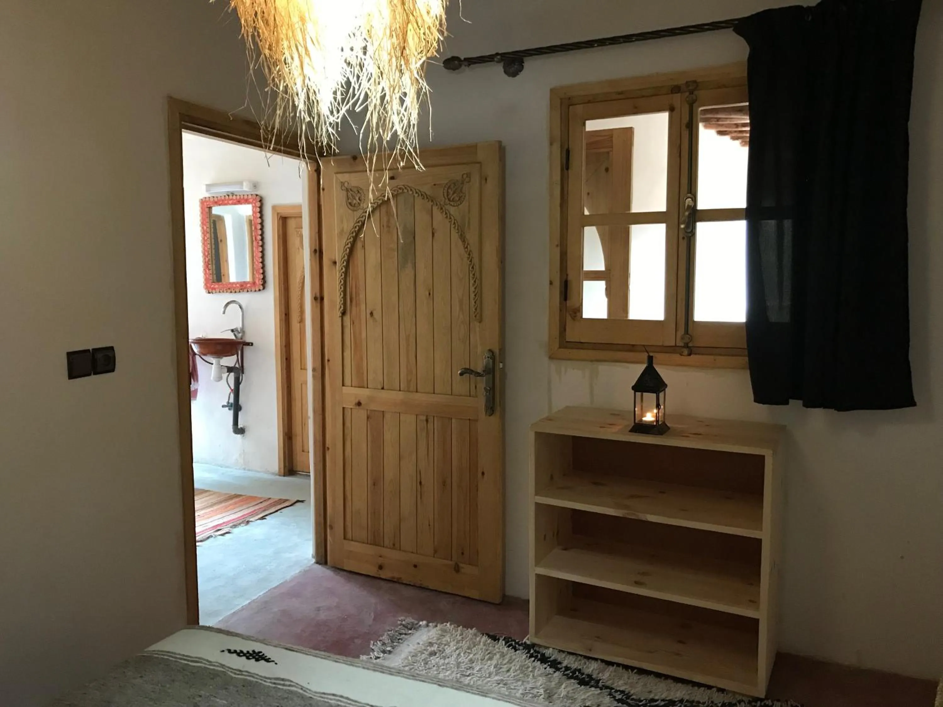 Photo of the whole room in Amlougui House