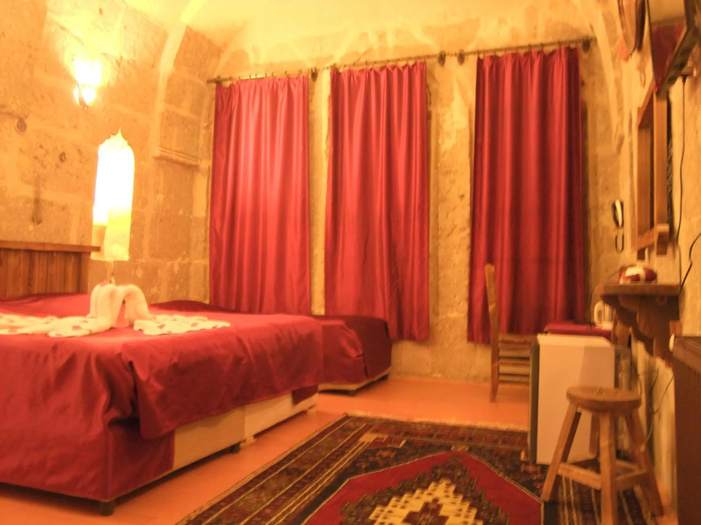 Photo of the whole room, Bed in Kapadokya Ihlara Konakları Otel Akinci Konagi