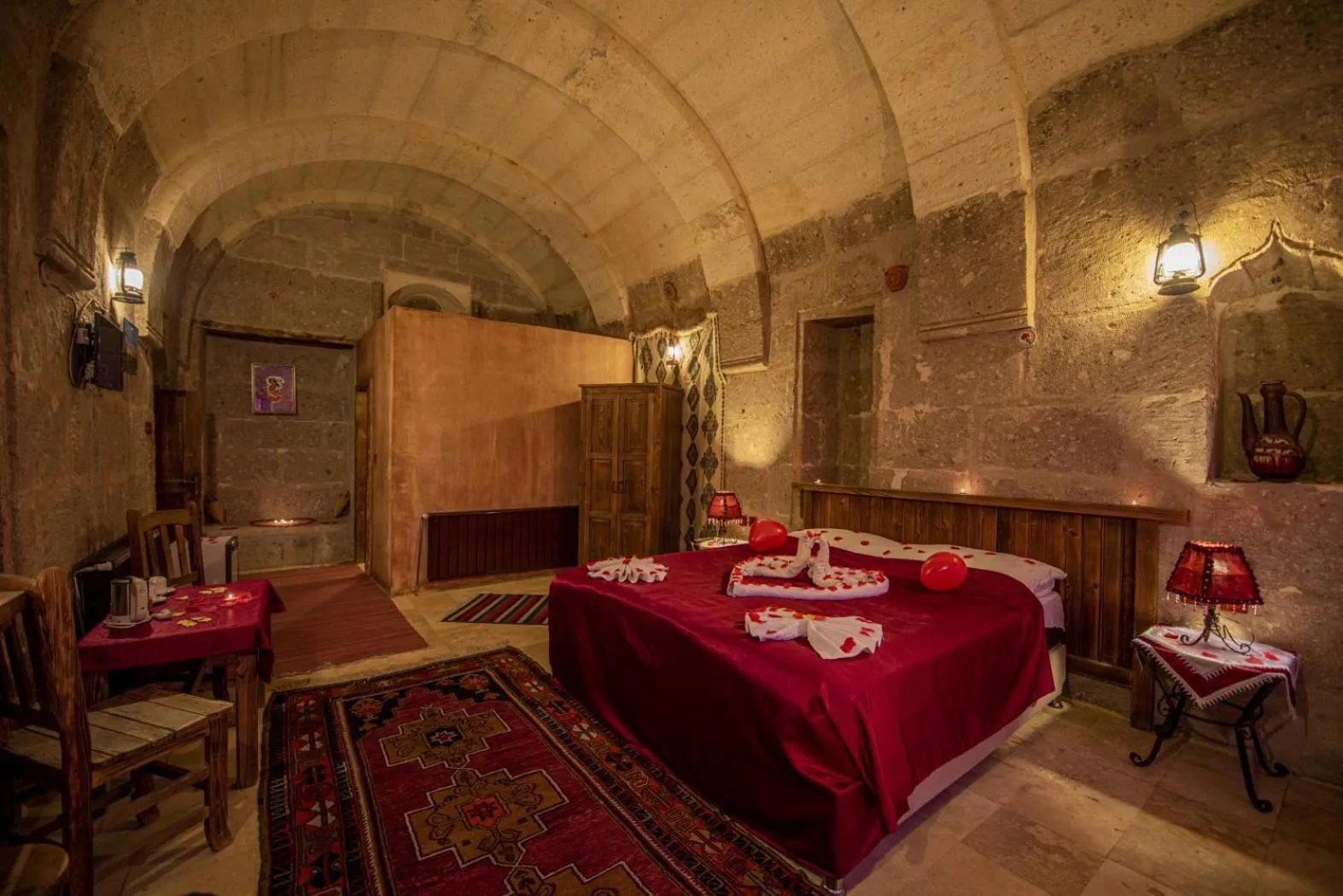 Photo of the whole room, Bed in Kapadokya Ihlara Konakları Otel Akinci Konagi