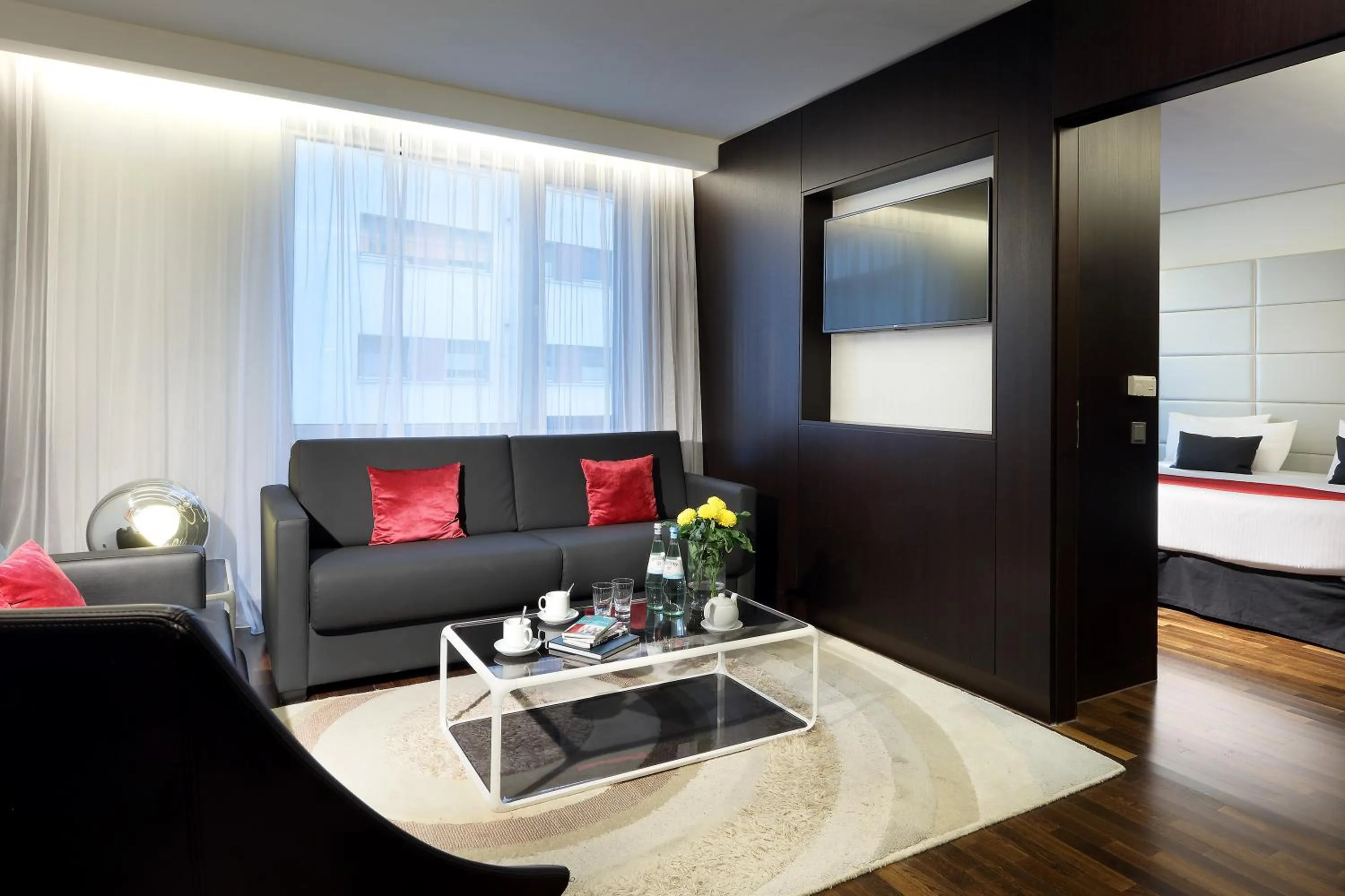 Living room, Bed in Eurostars Grand Central