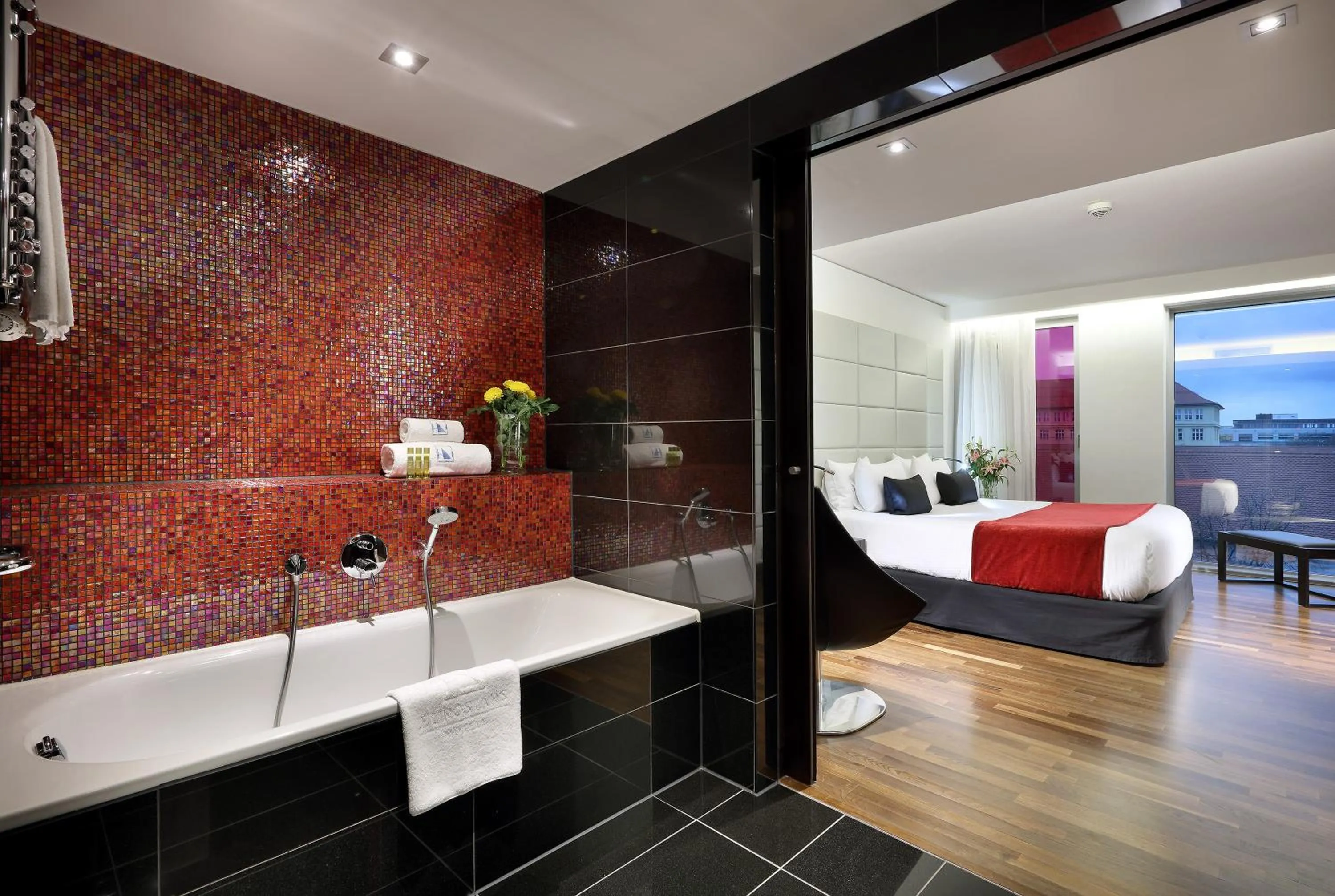 Bathroom, Bed in Eurostars Grand Central