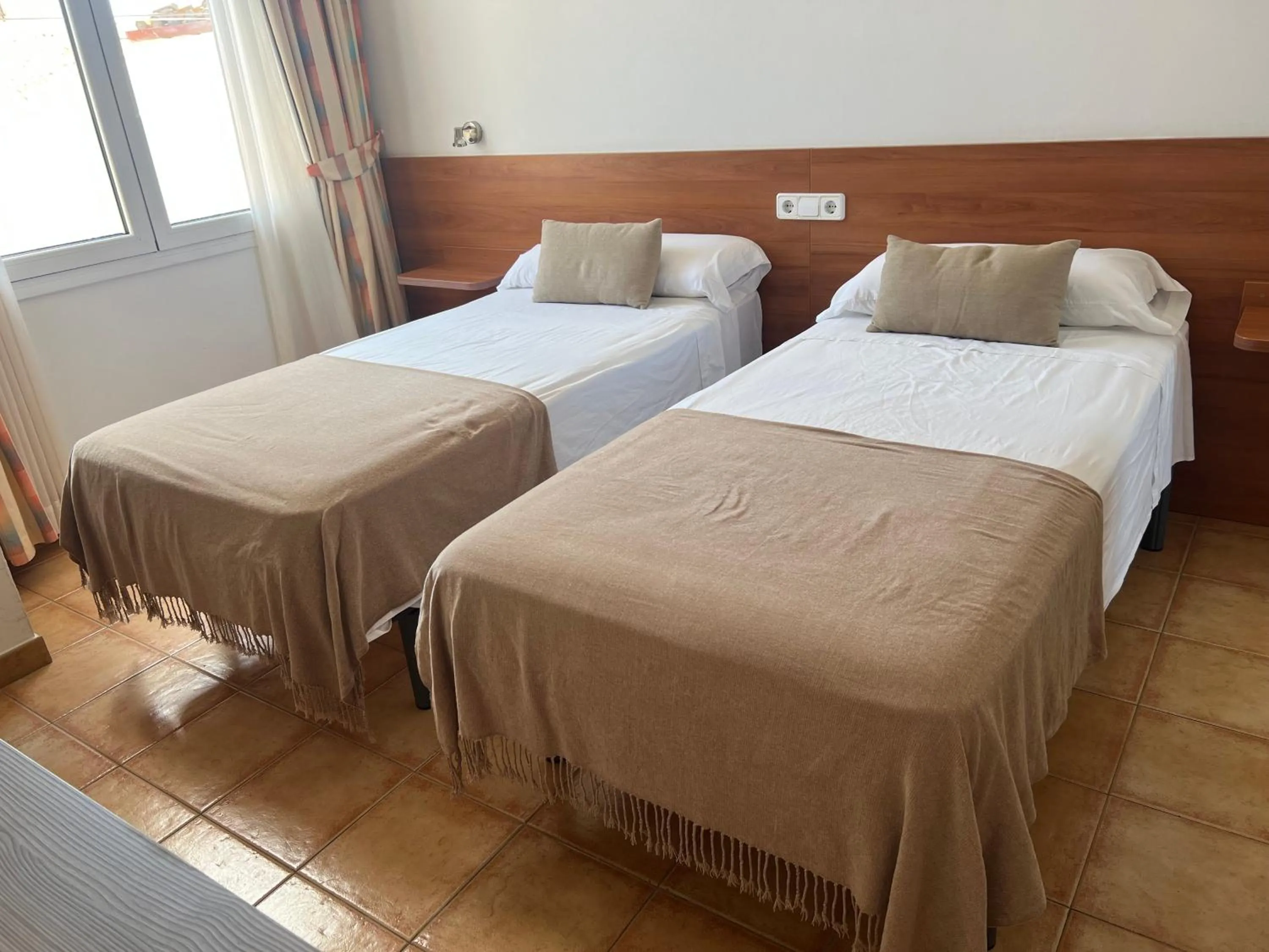 Bedroom, Bed in Vehí