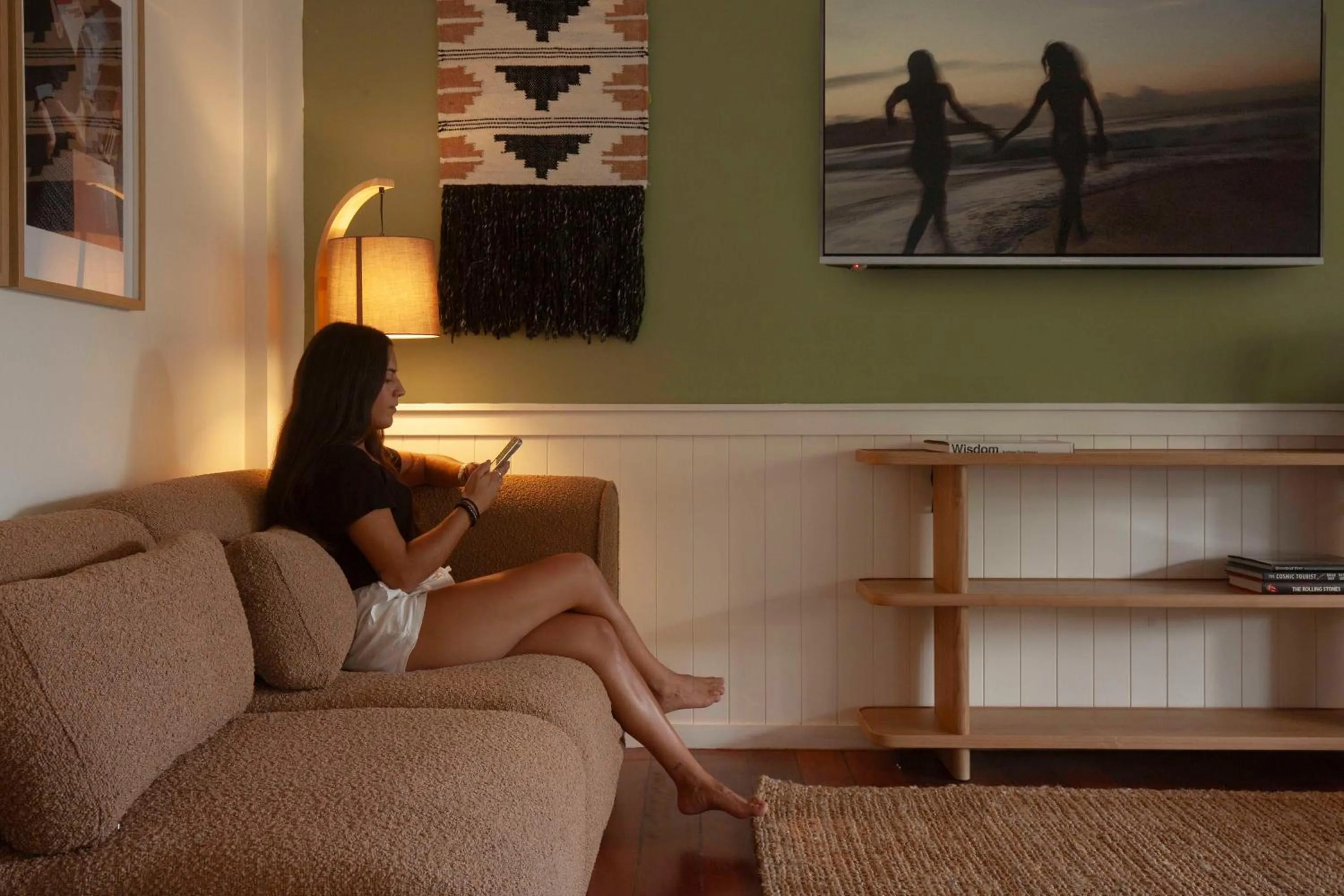 Communal lounge/ TV room in Little Drifter Cairns