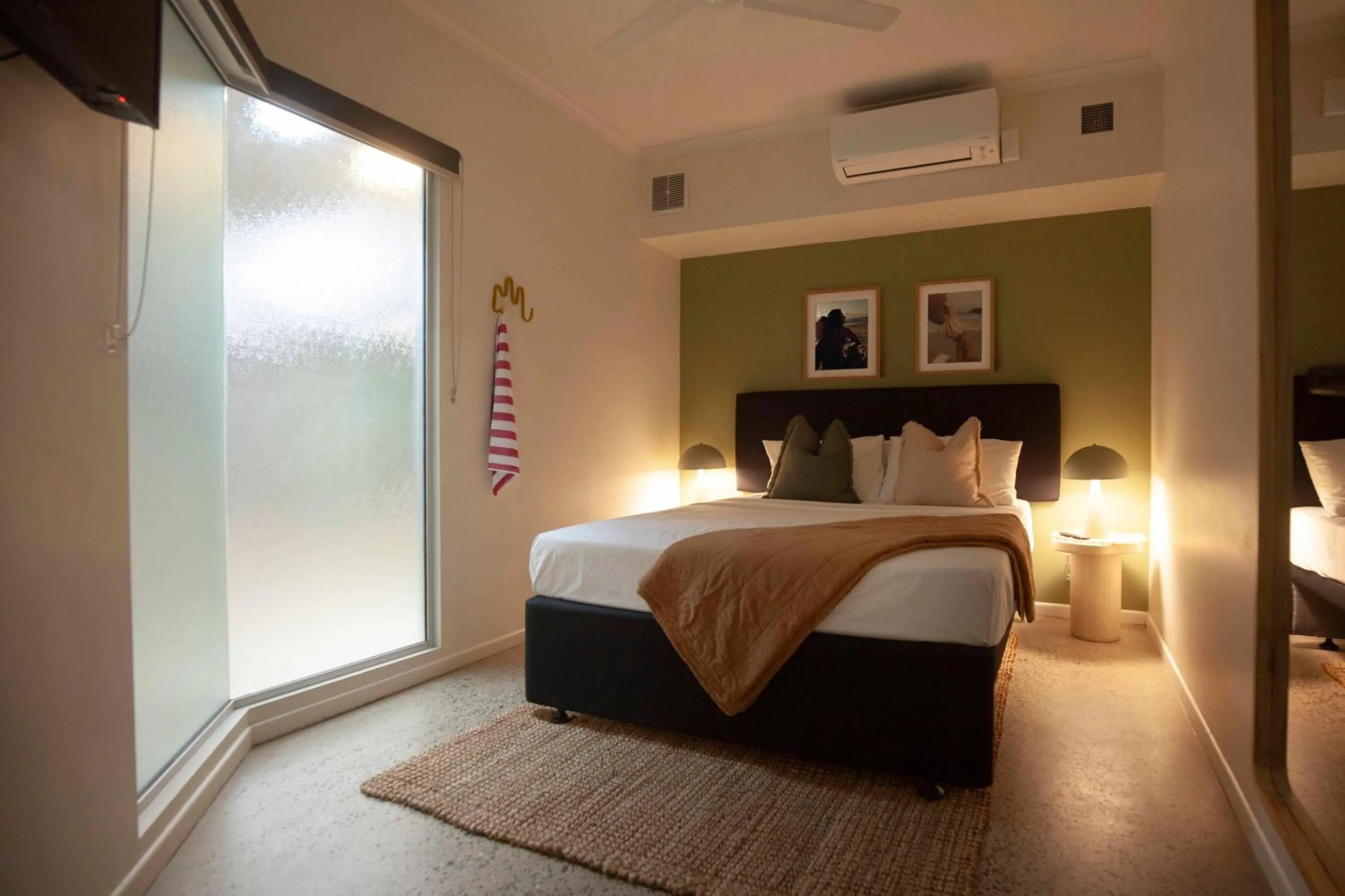 Photo of the whole room, Bed in Little Drifter Cairns