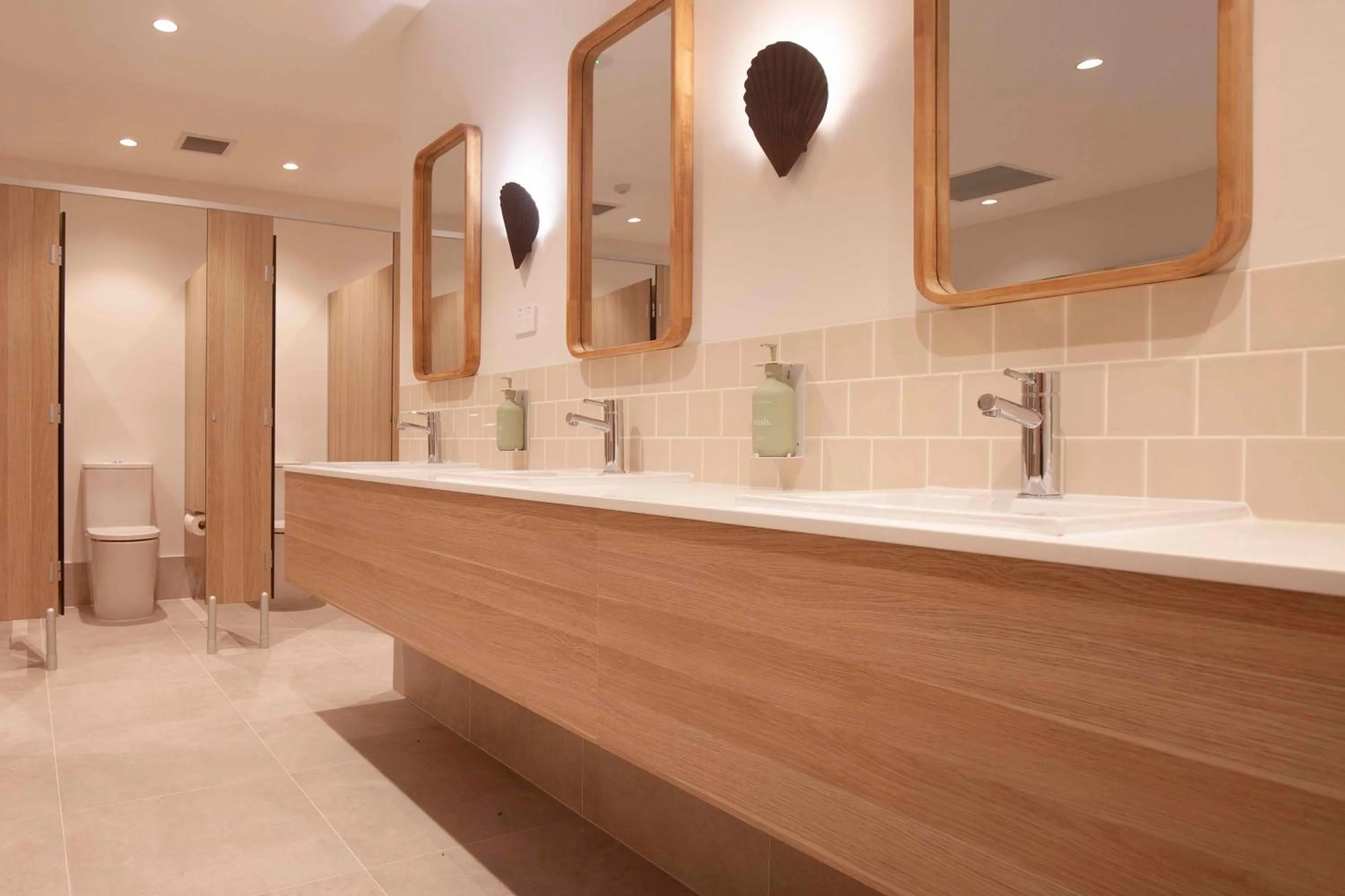 Shower in Little Drifter Cairns