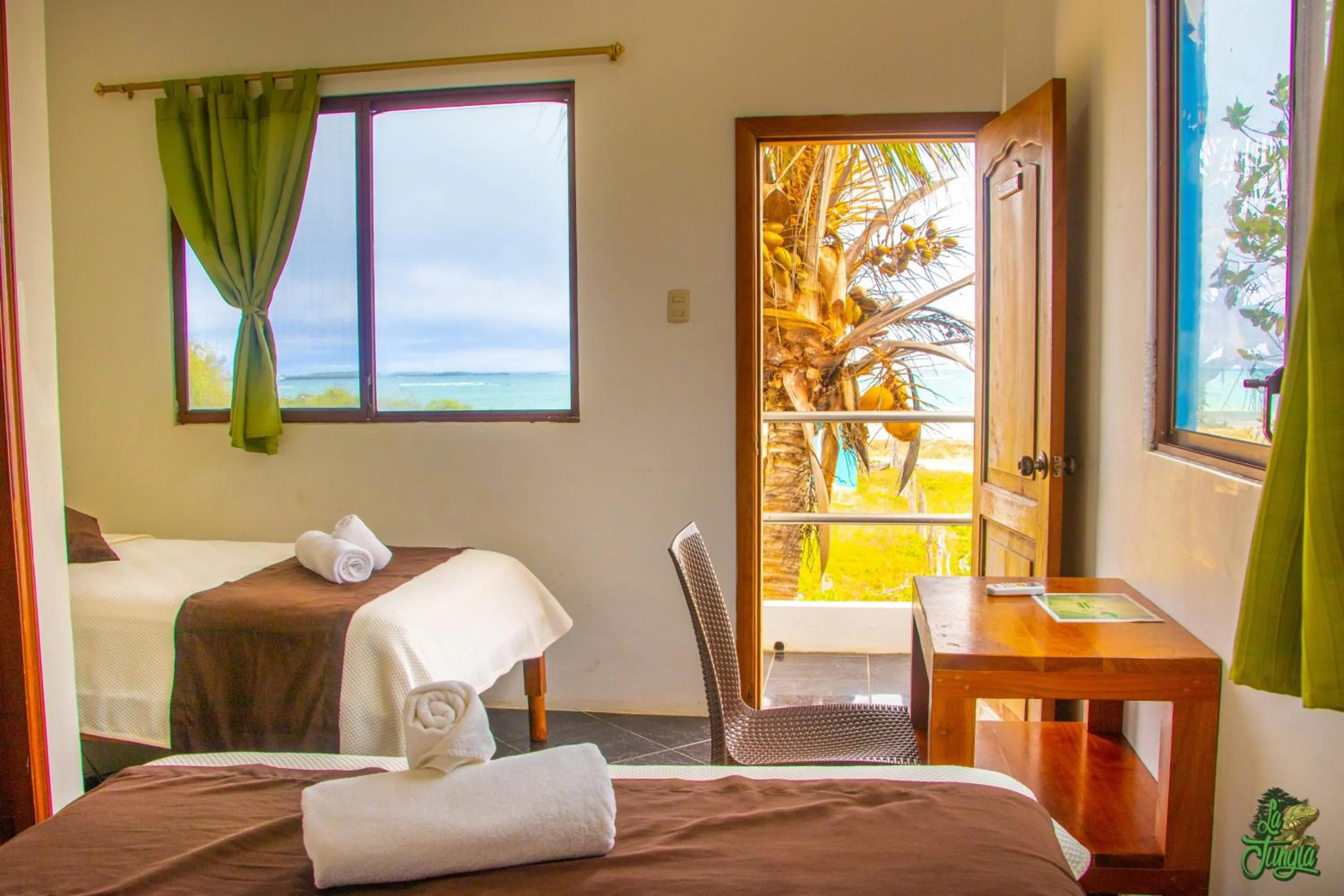 Landmark view, Bed in Hotel La Jungla