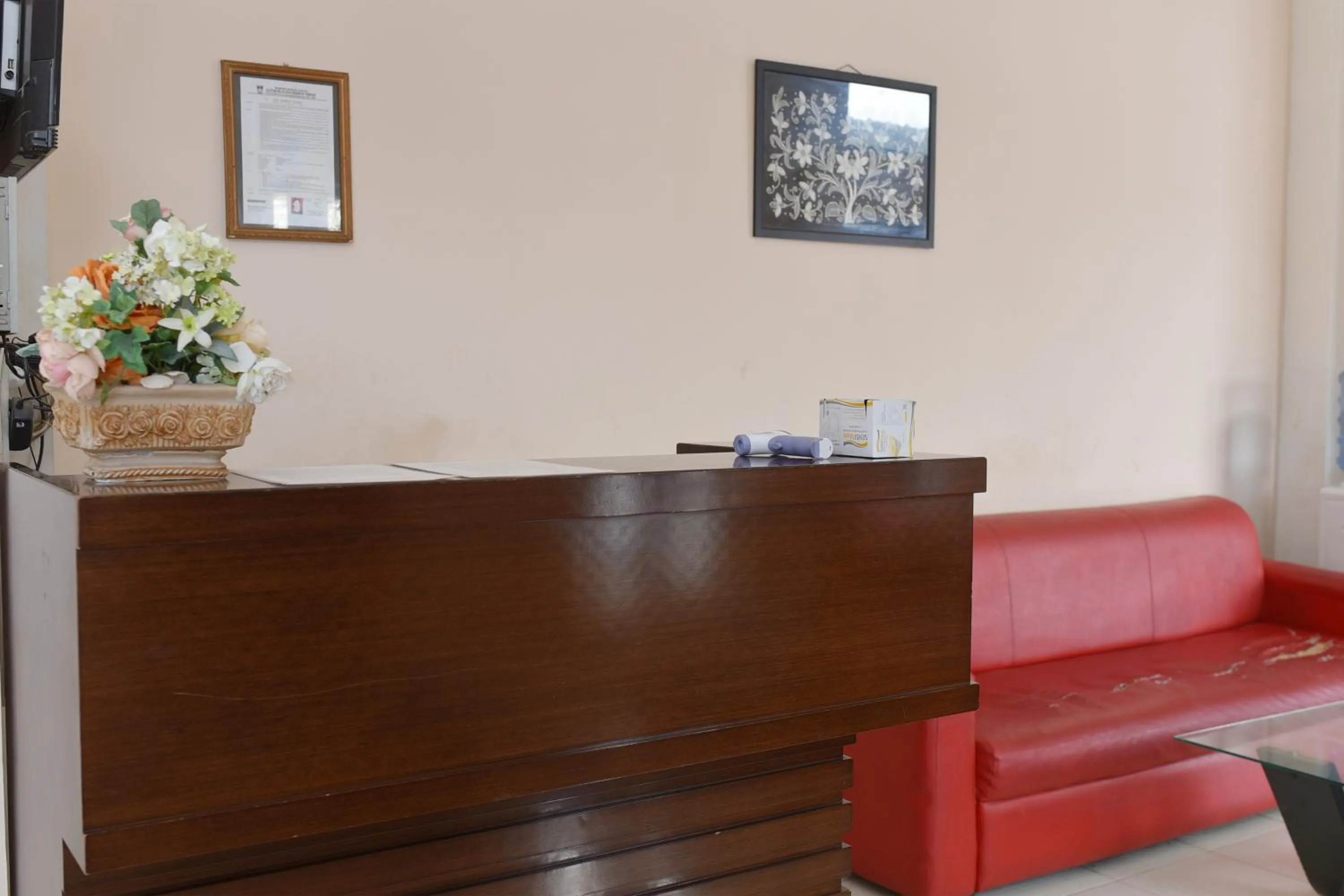 Lobby or reception in Al-Ghani Syariah Mitra RedDoorz